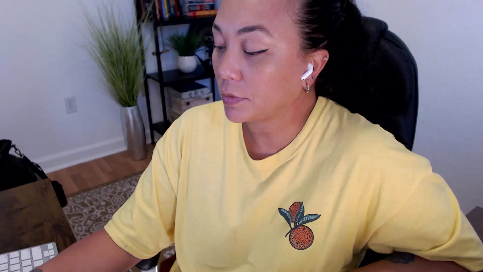 Gallery image thumbnail from MickaylaStar's myfreecams stream on, 05/26/2025, 20:29 image 1 of 20