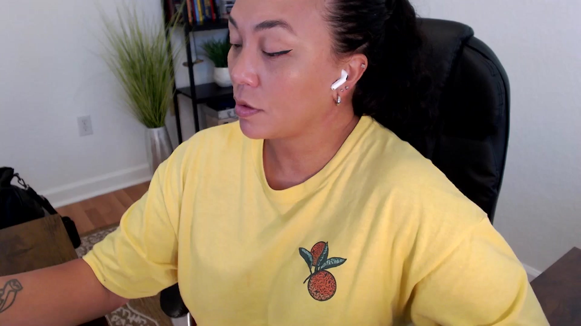 Gallery image thumbnail from MickaylaStar's myfreecams stream on, 05/26/2025, 20:29 image 3 of 20