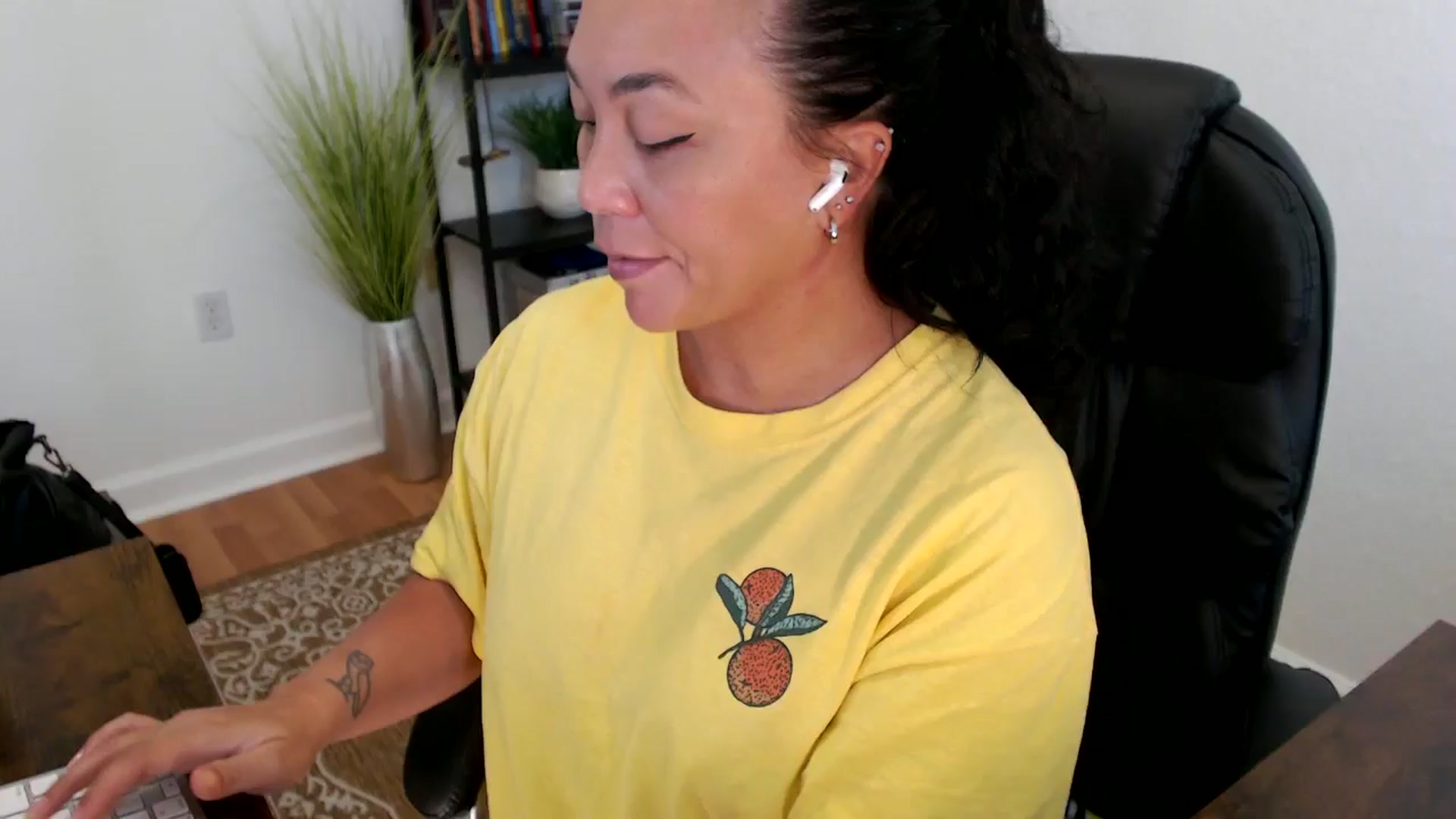 Gallery image thumbnail from MickaylaStar's myfreecams stream on, 05/26/2025, 20:29 image 13 of 20