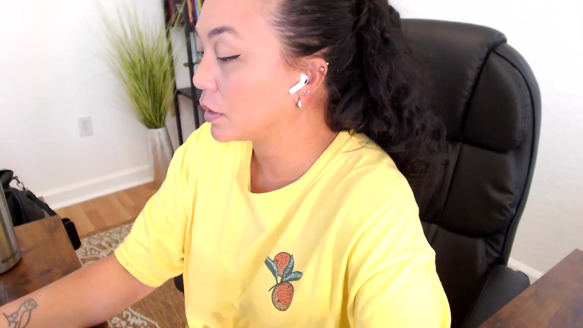 Gallery image thumbnail from MickaylaStar's myfreecams stream on, 05/26/2025, 20:54 image 8 of 20