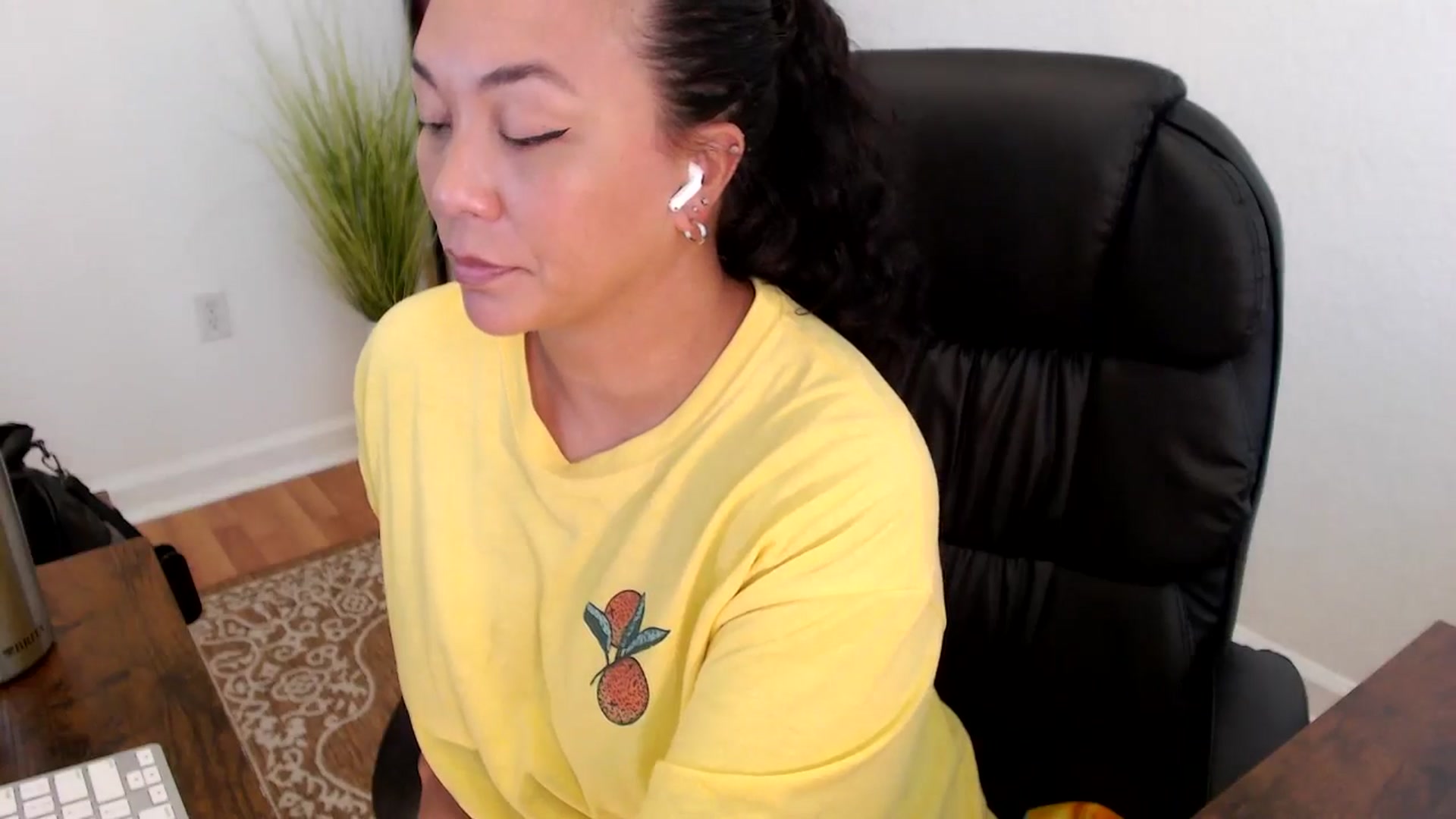 Gallery image thumbnail from MickaylaStar's myfreecams stream on, 05/26/2025, 20:54 image 15 of 20