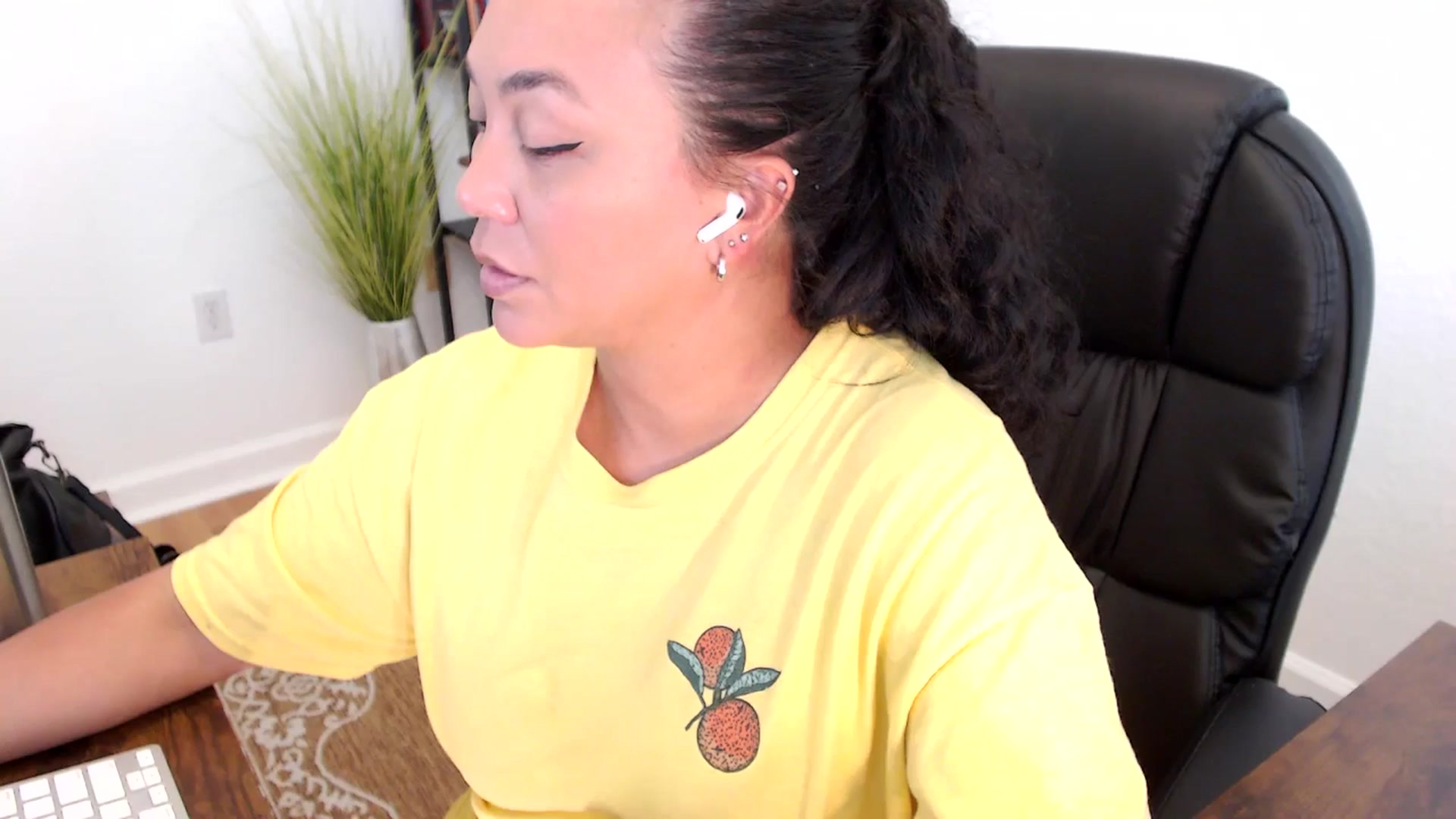 Gallery image thumbnail from MickaylaStar's myfreecams stream on, 05/26/2025, 20:54 image 12 of 20