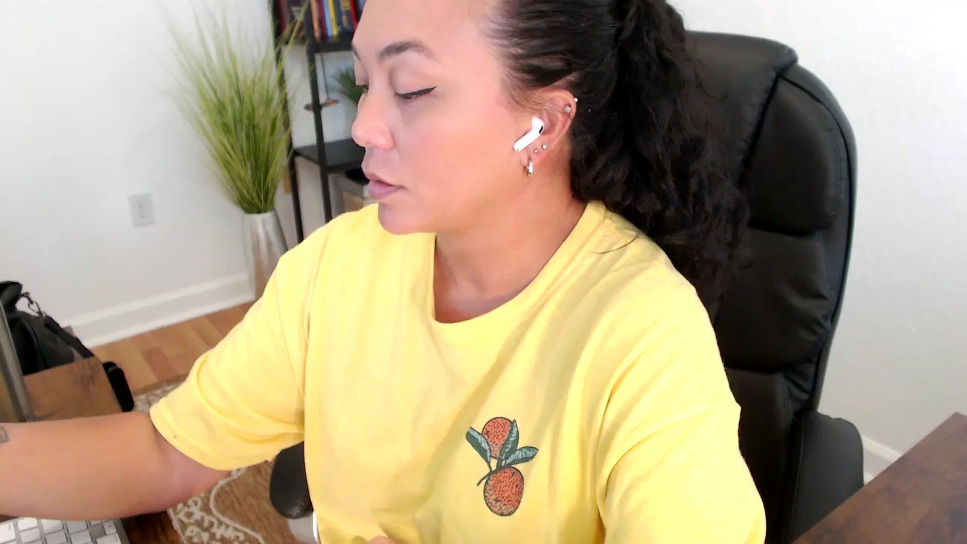 Gallery image thumbnail from MickaylaStar's myfreecams stream on, 05/26/2025, 20:54 image 7 of 20