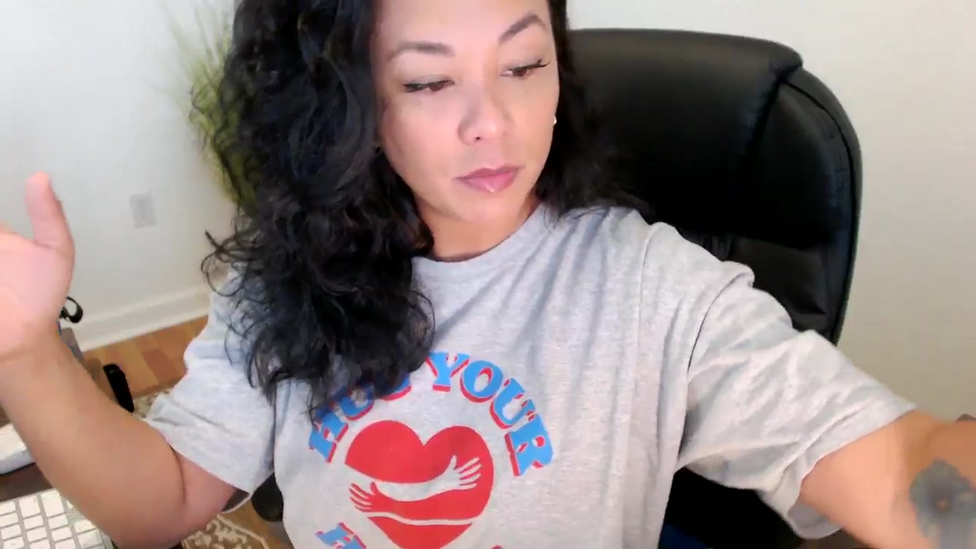 Gallery image thumbnail from MickaylaStar's myfreecams stream on, 05/27/2025, 15:56 image 7 of 20