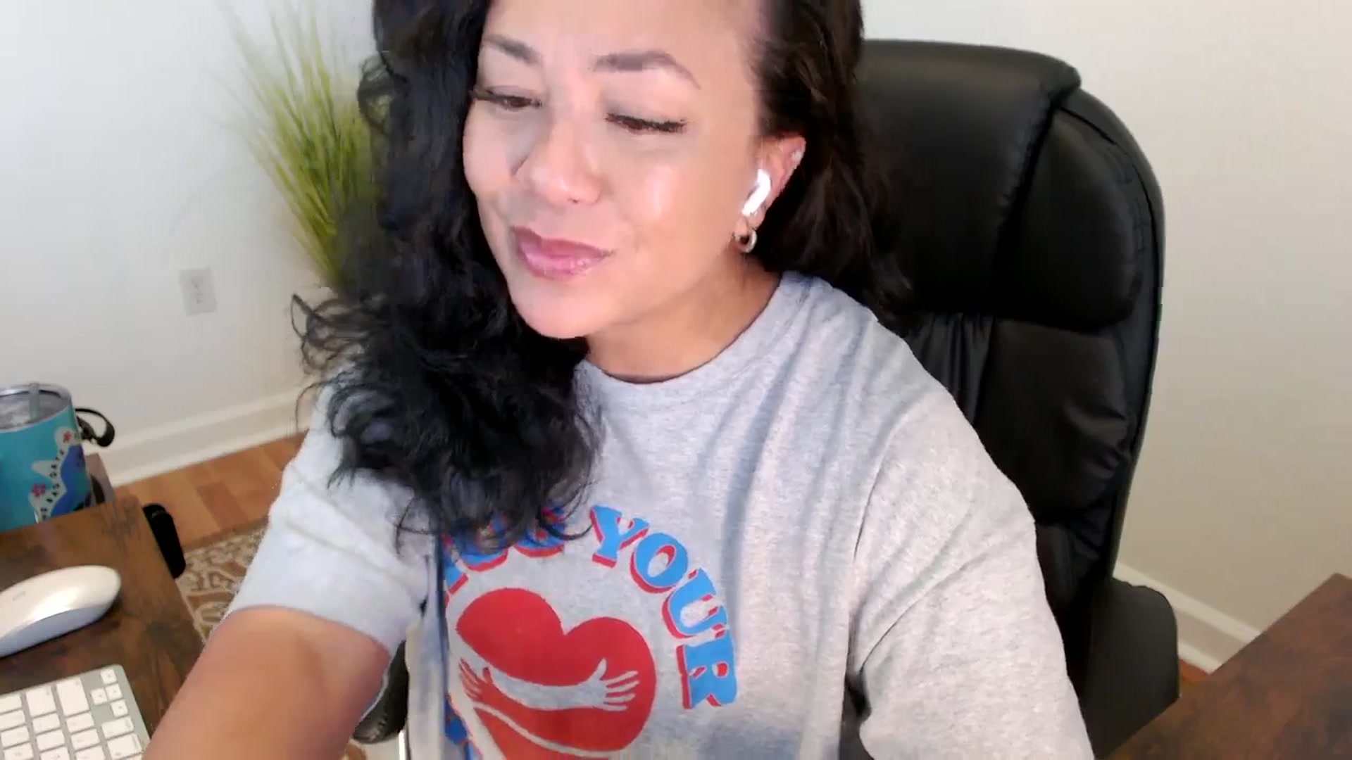 Gallery image thumbnail from MickaylaStar's myfreecams stream on, 05/27/2025, 15:56 image 4 of 20