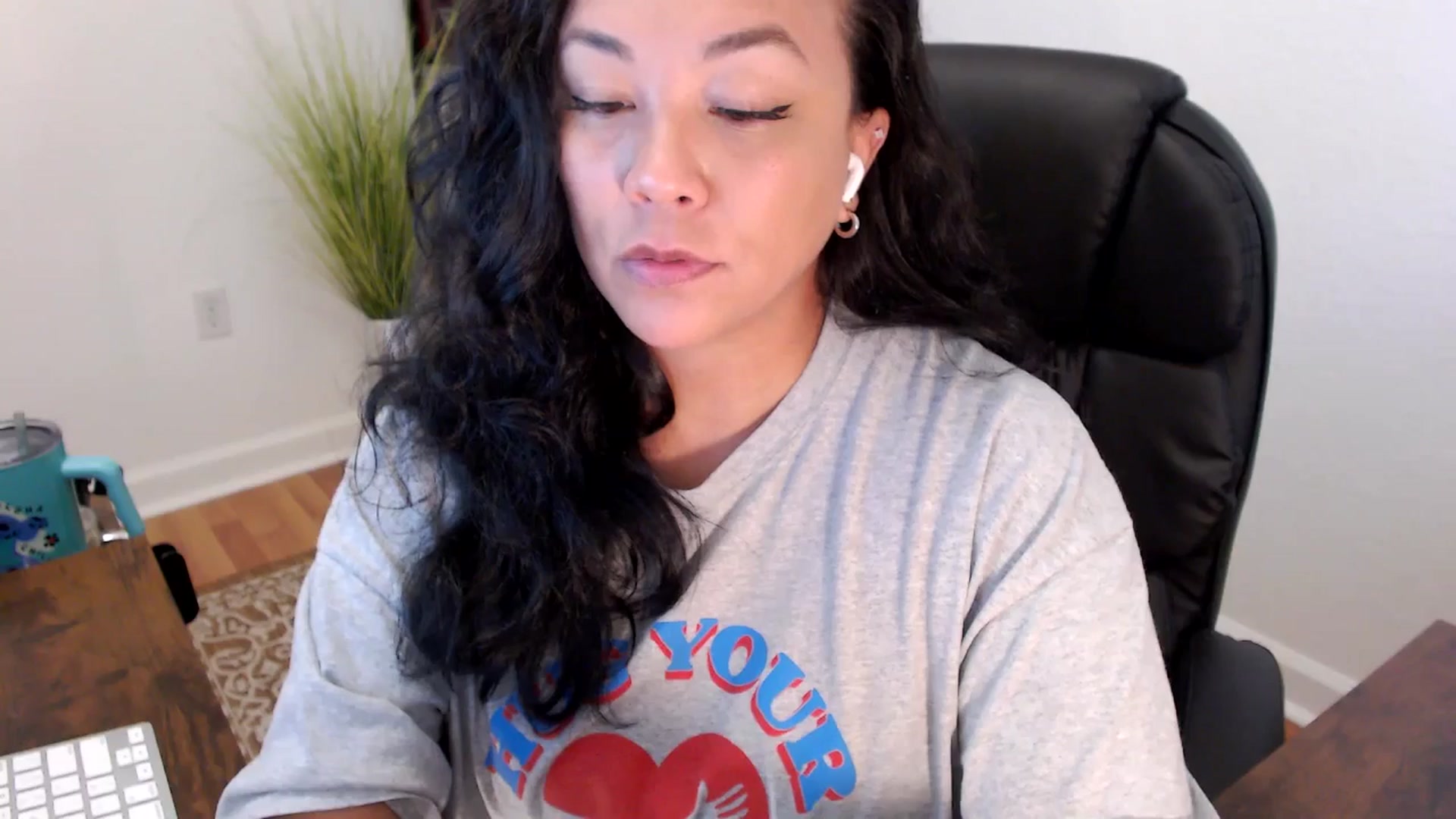 Gallery image thumbnail from MickaylaStar's myfreecams stream on, 05/27/2025, 17:07 image 6 of 20