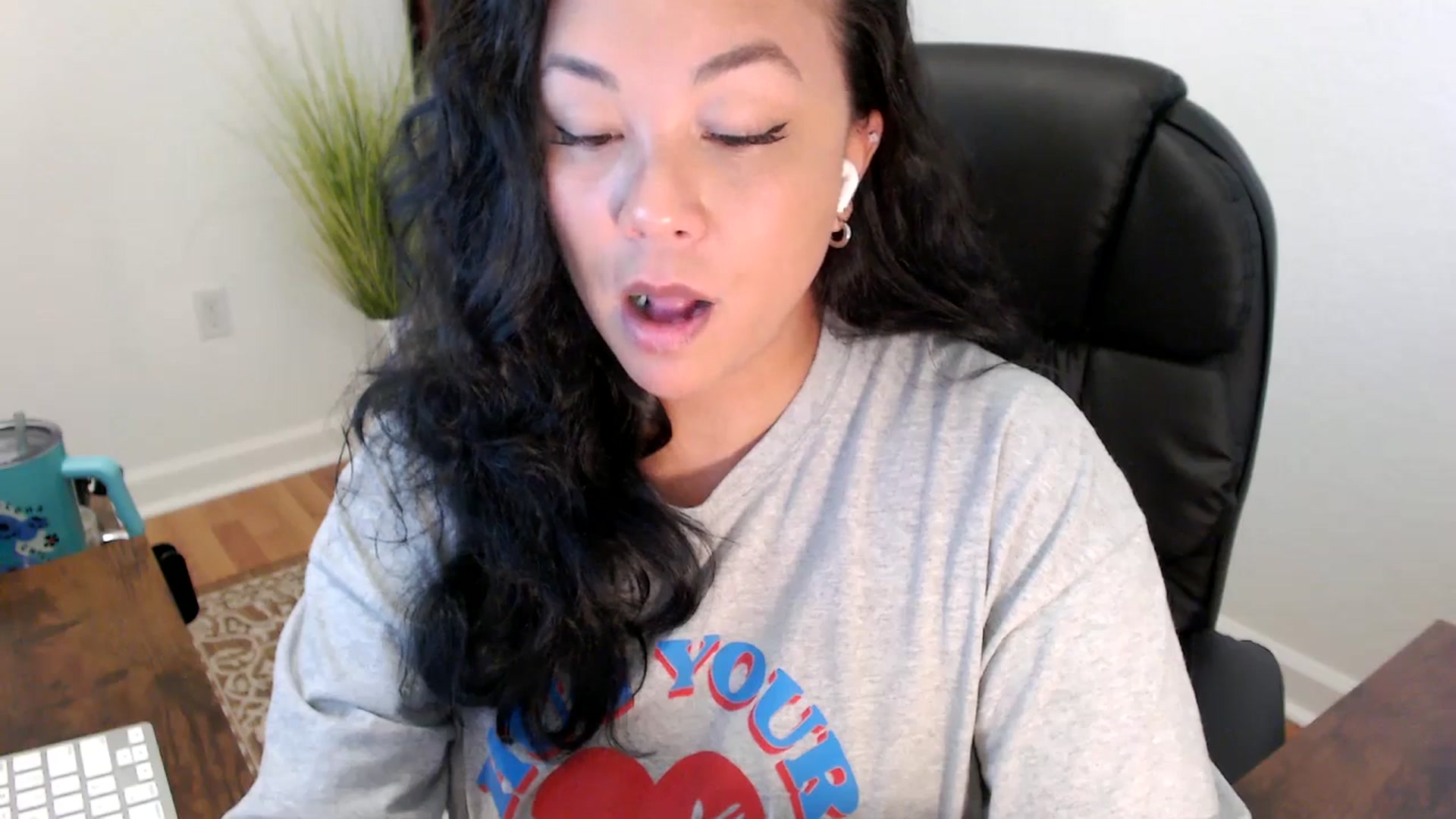 Gallery image thumbnail from MickaylaStar's myfreecams stream on, 05/27/2025, 17:07 image 9 of 20