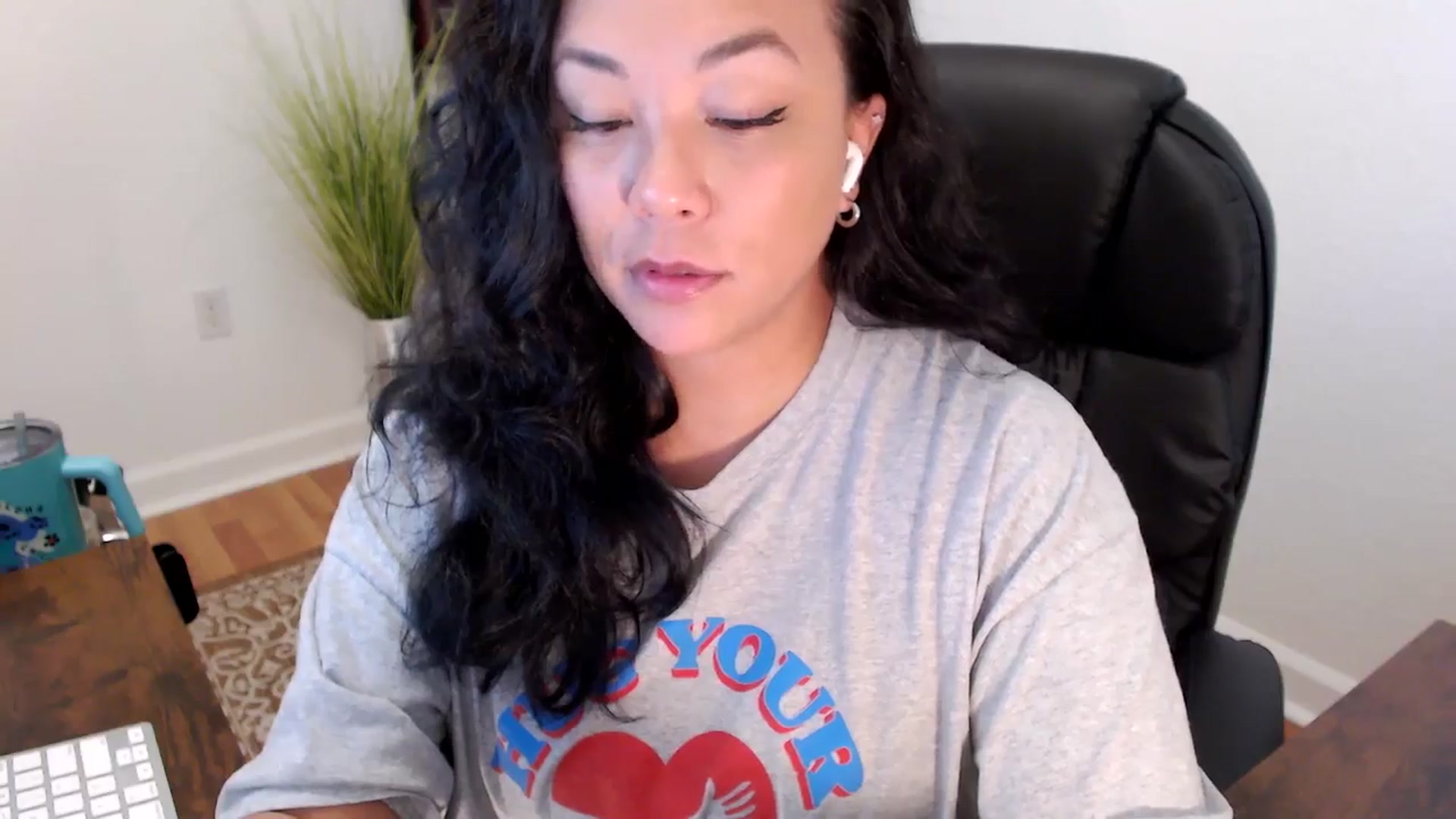 Gallery image thumbnail from MickaylaStar's myfreecams stream on, 05/27/2025, 17:07 image 5 of 20