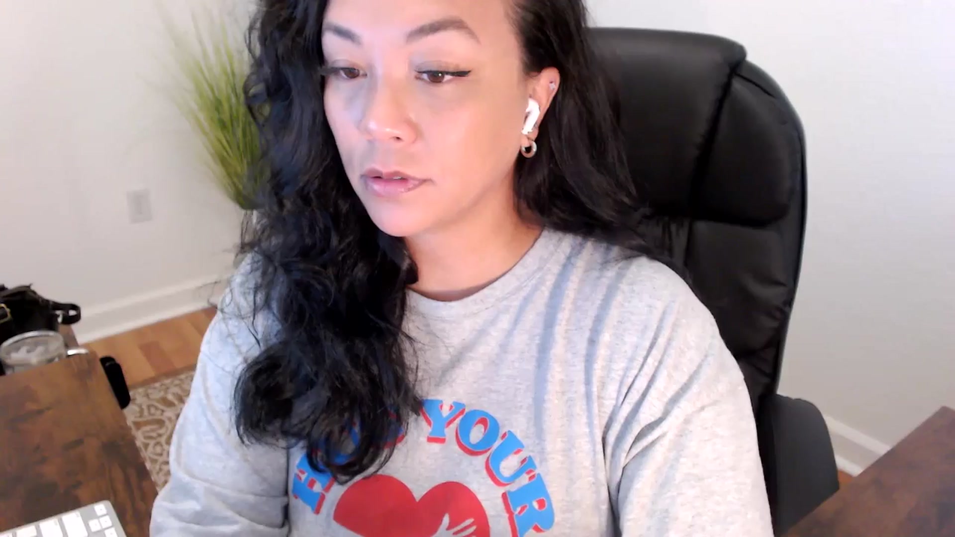 Gallery image thumbnail from MickaylaStar's myfreecams stream on, 05/27/2025, 17:07 image 19 of 20