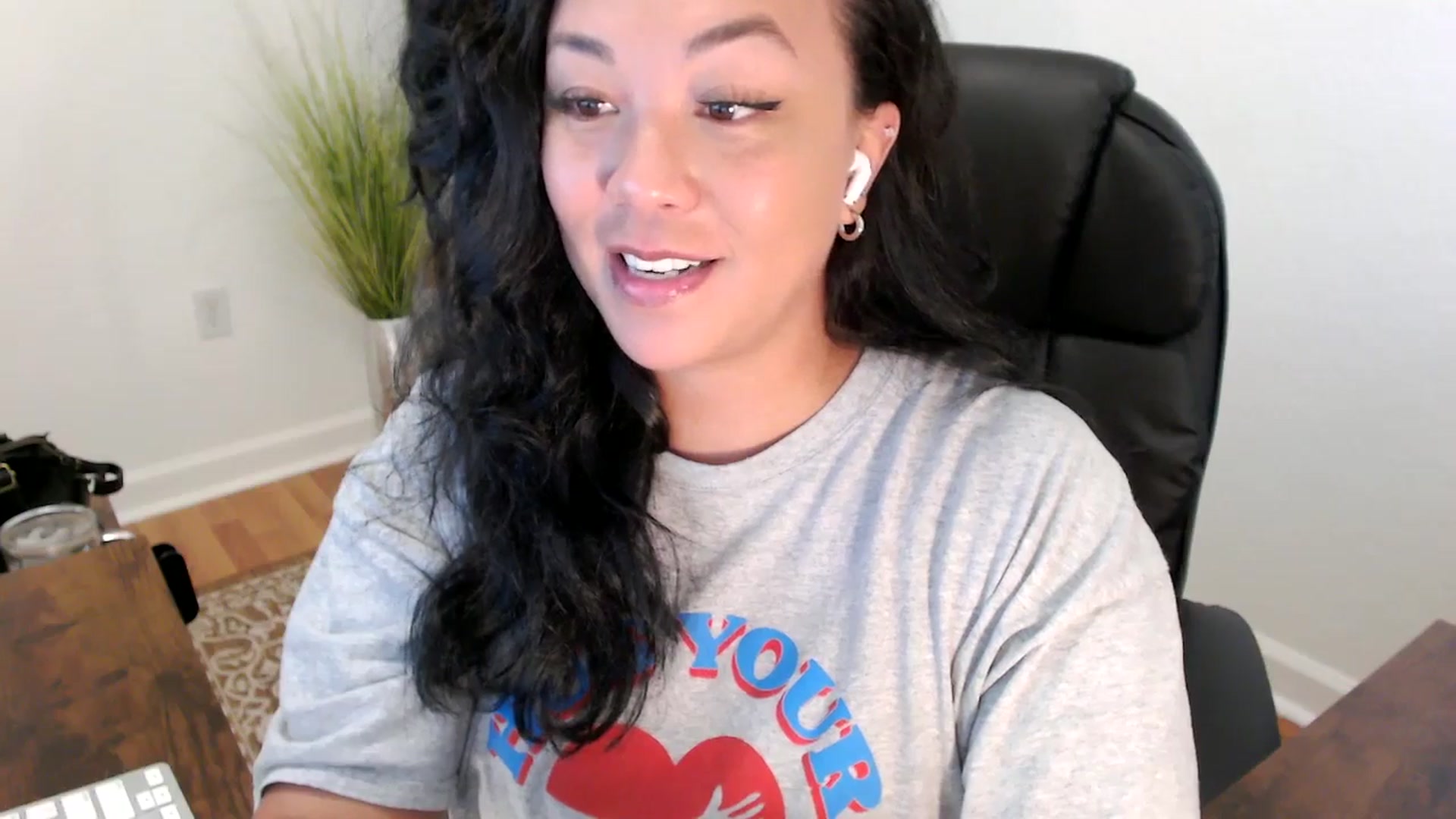 Gallery image thumbnail from MickaylaStar's myfreecams stream on, 05/27/2025, 17:07 image 17 of 20
