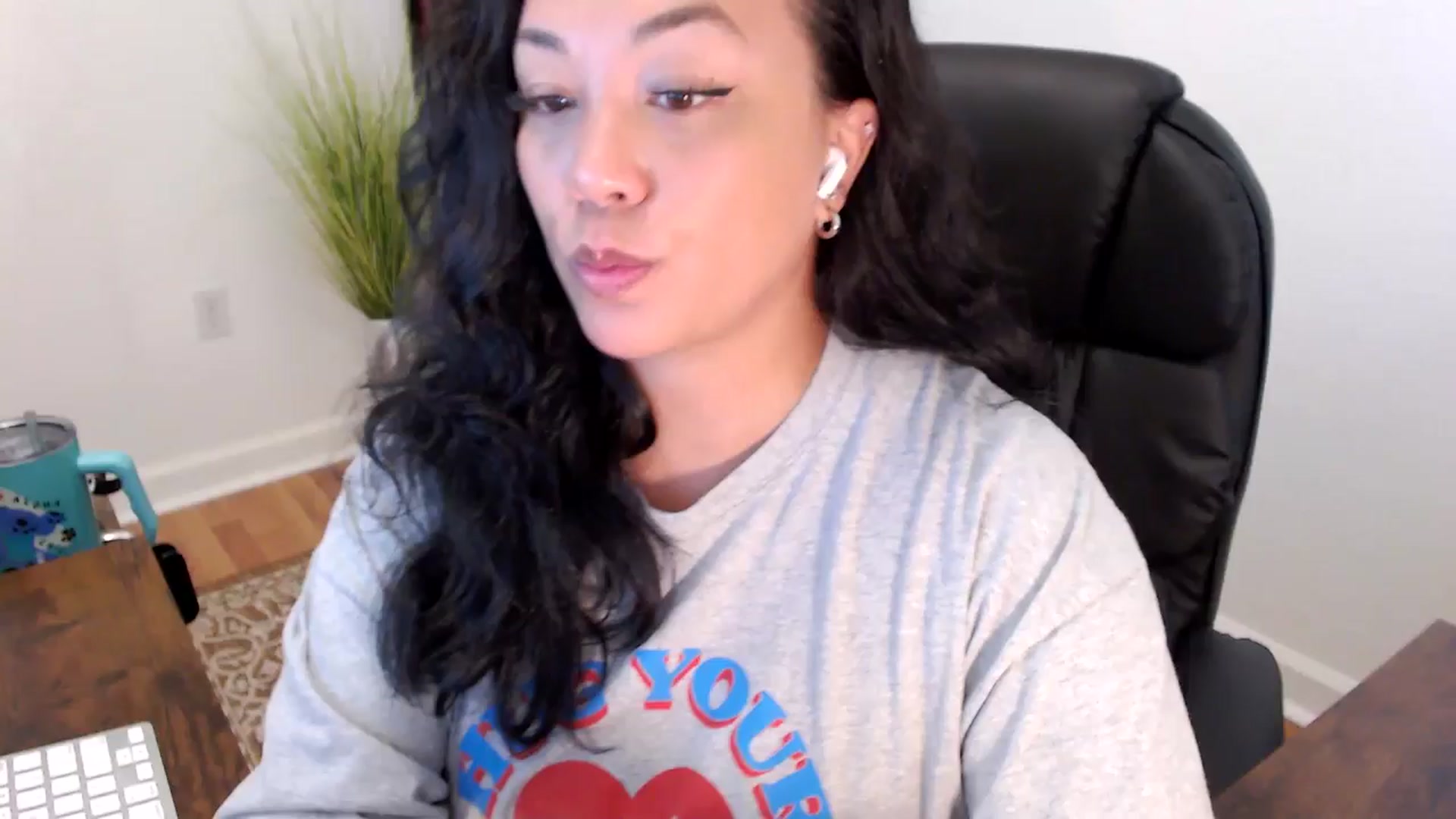 Gallery image thumbnail from MickaylaStar's myfreecams stream on, 05/27/2025, 17:07 image 1 of 20