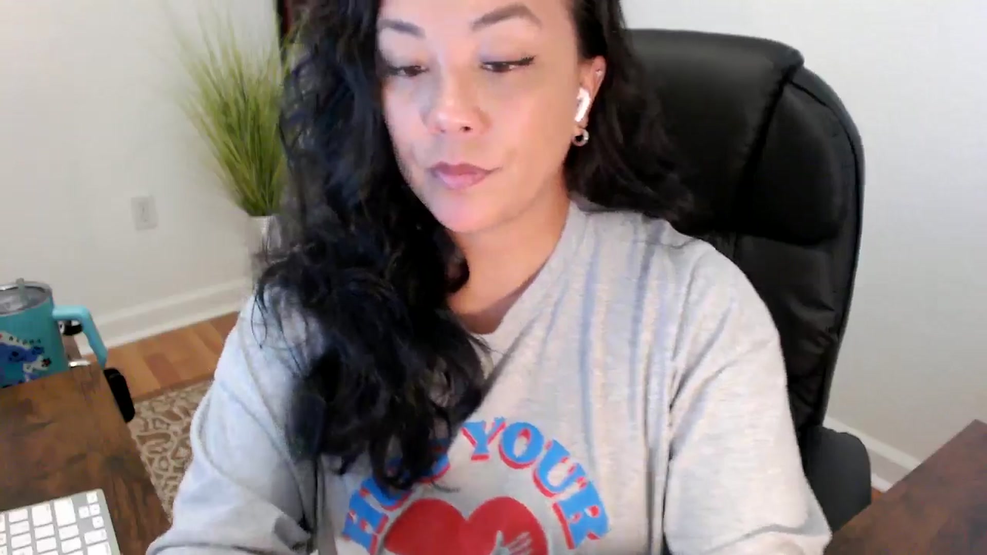Gallery image thumbnail from MickaylaStar's myfreecams stream on, 05/27/2025, 17:07 image 4 of 20