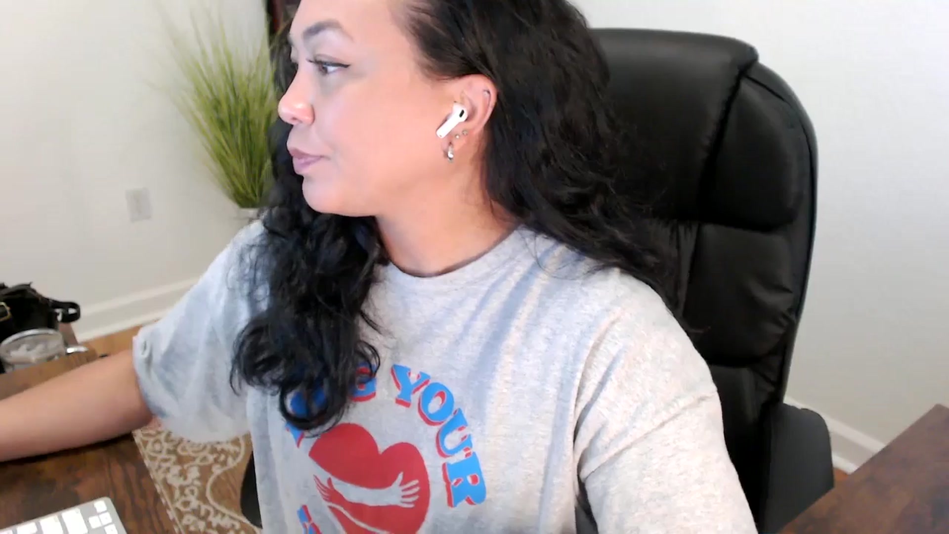 Gallery image thumbnail from MickaylaStar's myfreecams stream on, 05/27/2025, 17:07 image 16 of 20