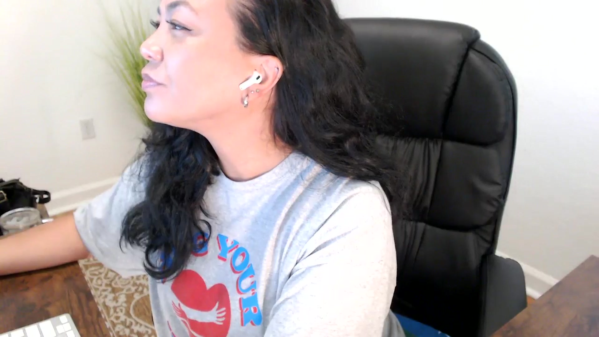 Gallery image thumbnail from MickaylaStar's myfreecams stream on, 05/27/2025, 17:07 image 15 of 20
