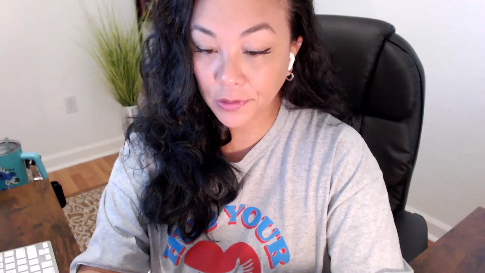 Gallery image thumbnail from MickaylaStar's myfreecams stream on, 05/27/2025, 17:07 image 8 of 20