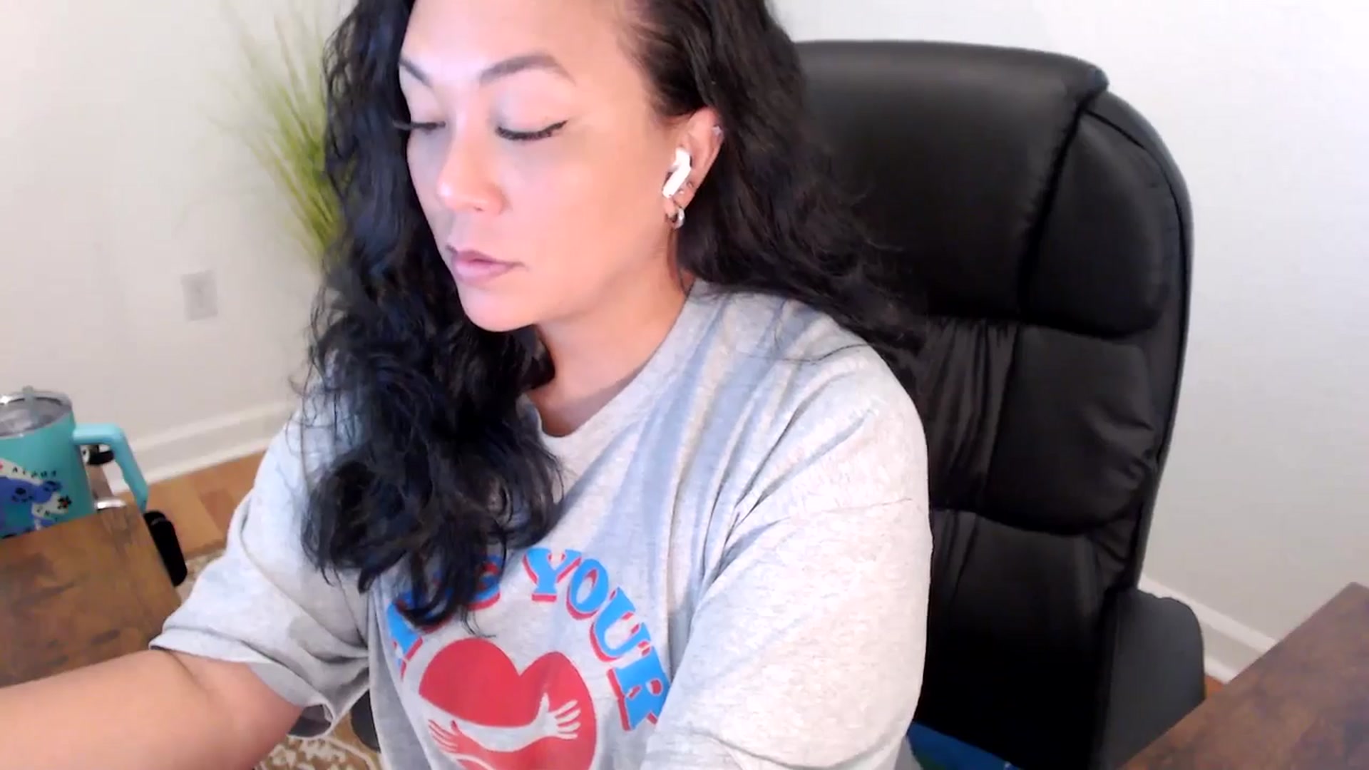 Gallery image thumbnail from MickaylaStar's myfreecams stream on, 05/27/2025, 17:07 image 3 of 20