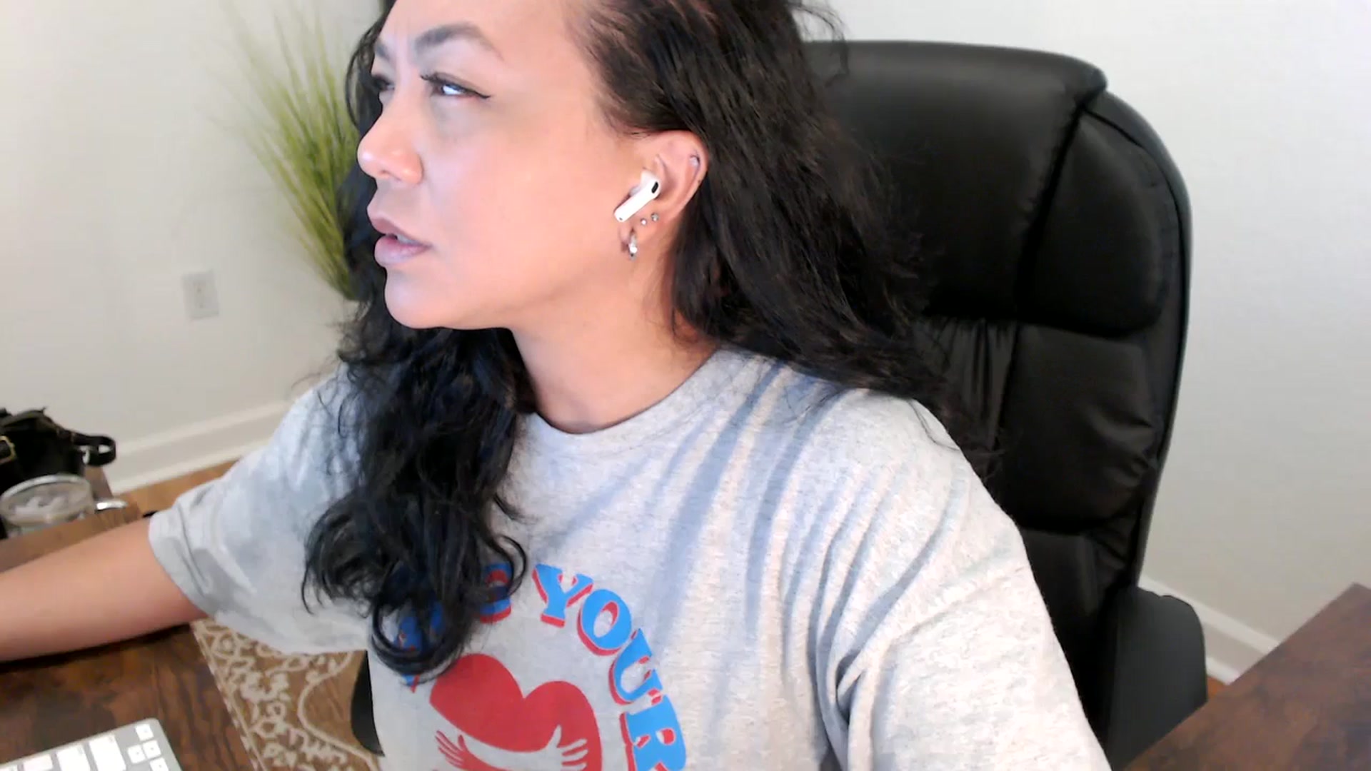 Gallery image thumbnail from MickaylaStar's myfreecams stream on, 05/27/2025, 17:07 image 20 of 20