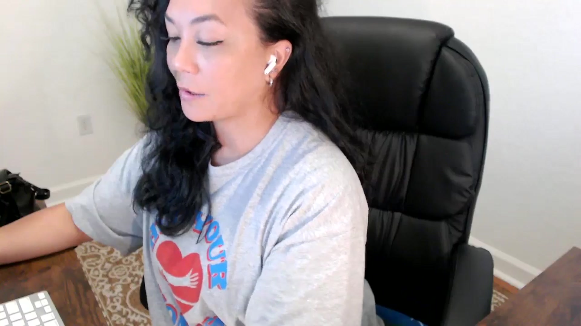 Gallery image thumbnail from MickaylaStar's myfreecams stream on, 05/27/2025, 17:25 image 13 of 20
