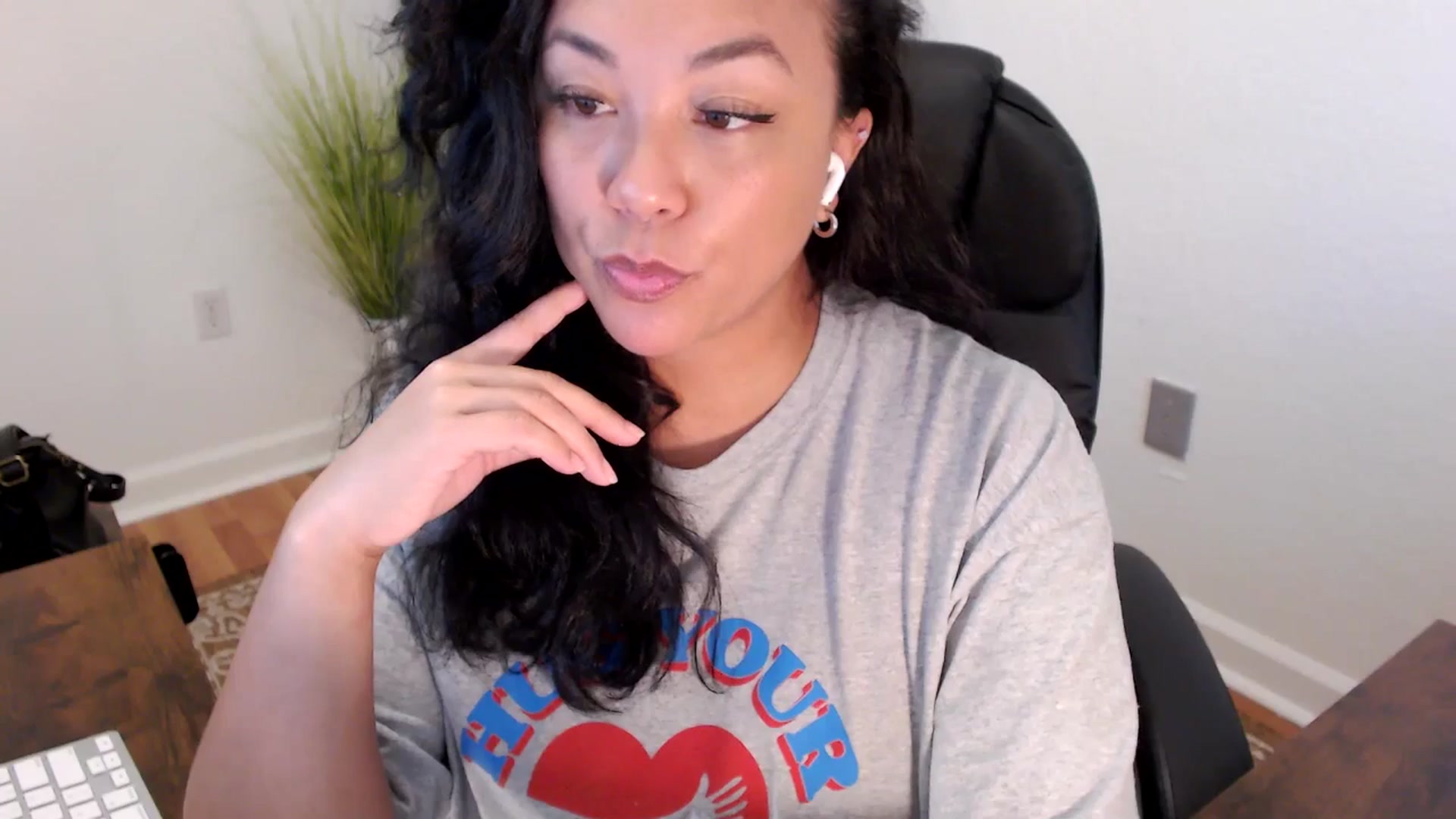 Gallery image thumbnail from MickaylaStar's myfreecams stream on, 05/27/2025, 17:25 image 18 of 20
