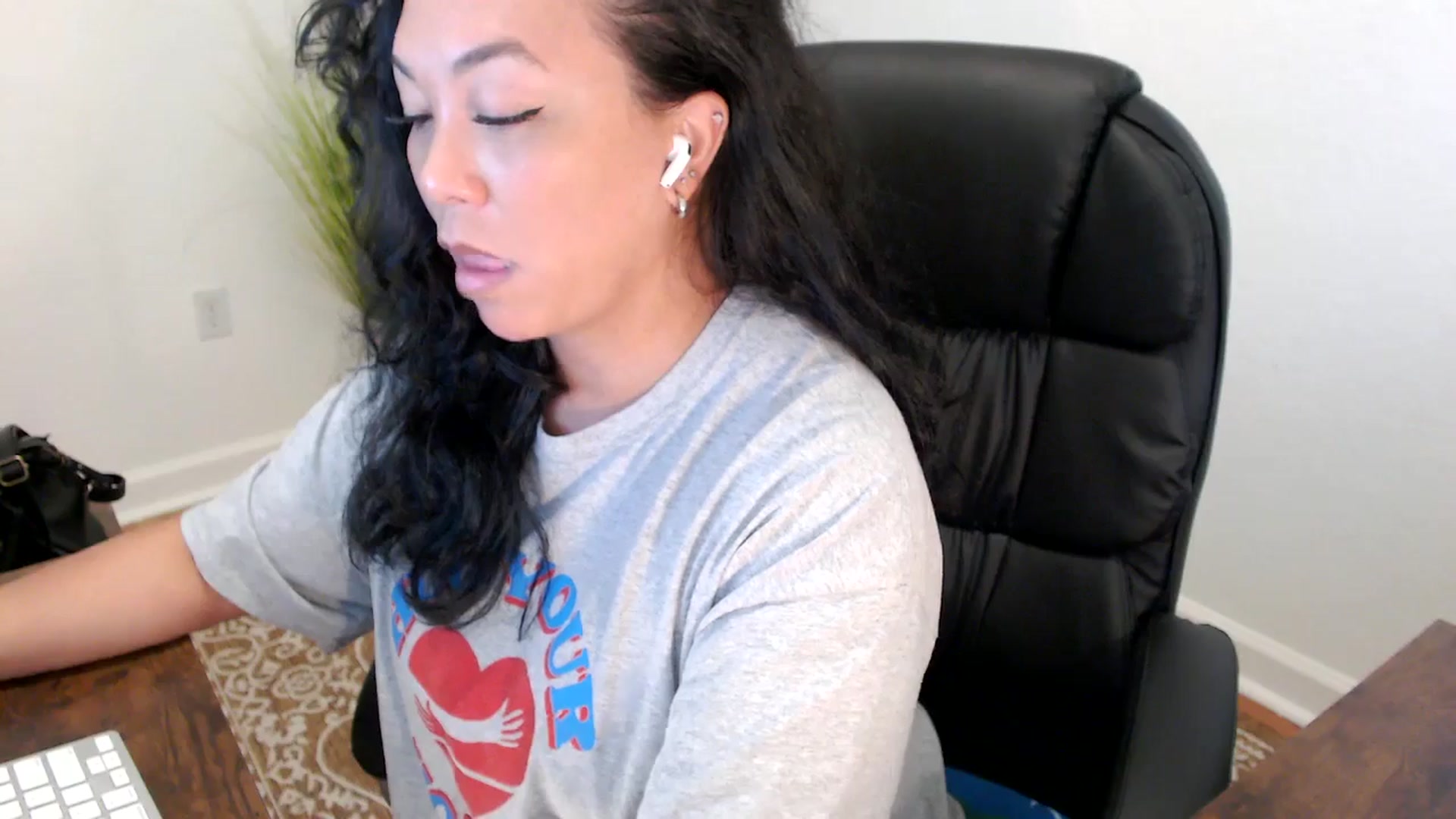 Gallery image thumbnail from MickaylaStar's myfreecams stream on, 05/27/2025, 17:25 image 14 of 20