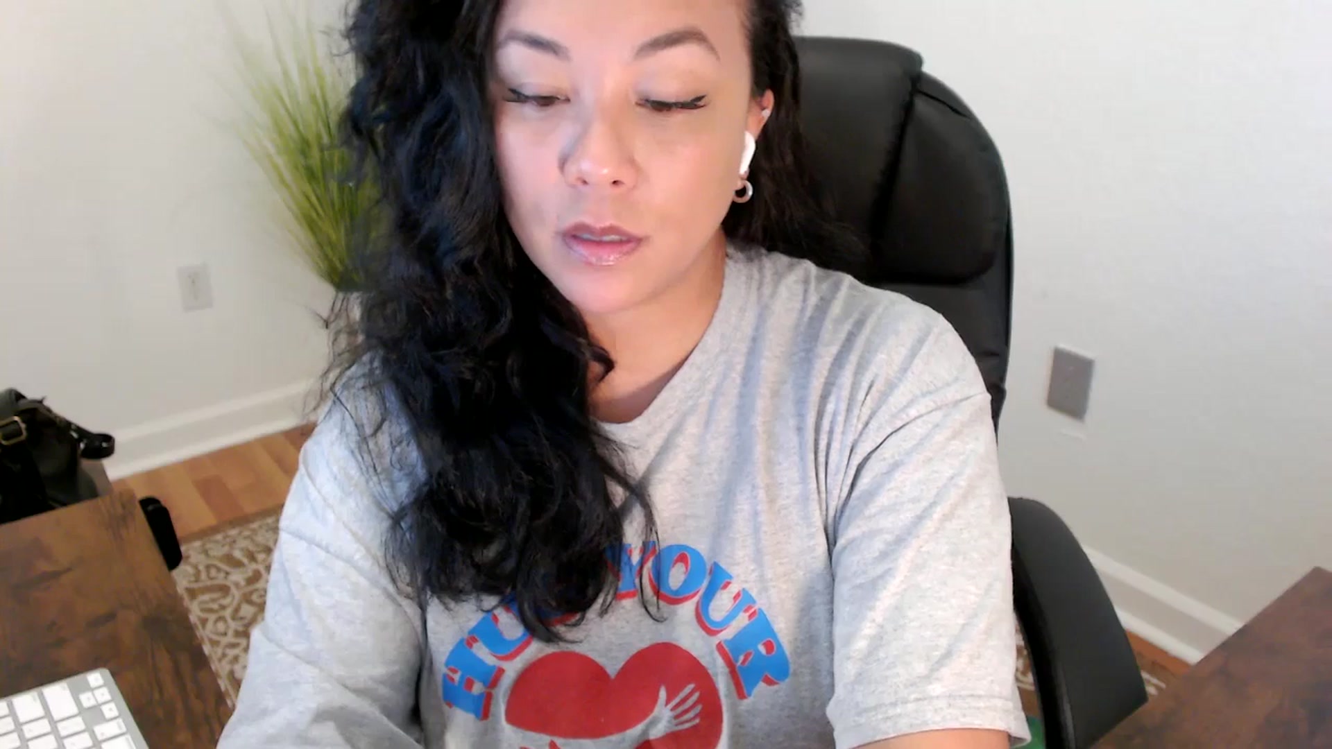 Gallery image thumbnail from MickaylaStar's myfreecams stream on, 05/27/2025, 17:25 image 11 of 20