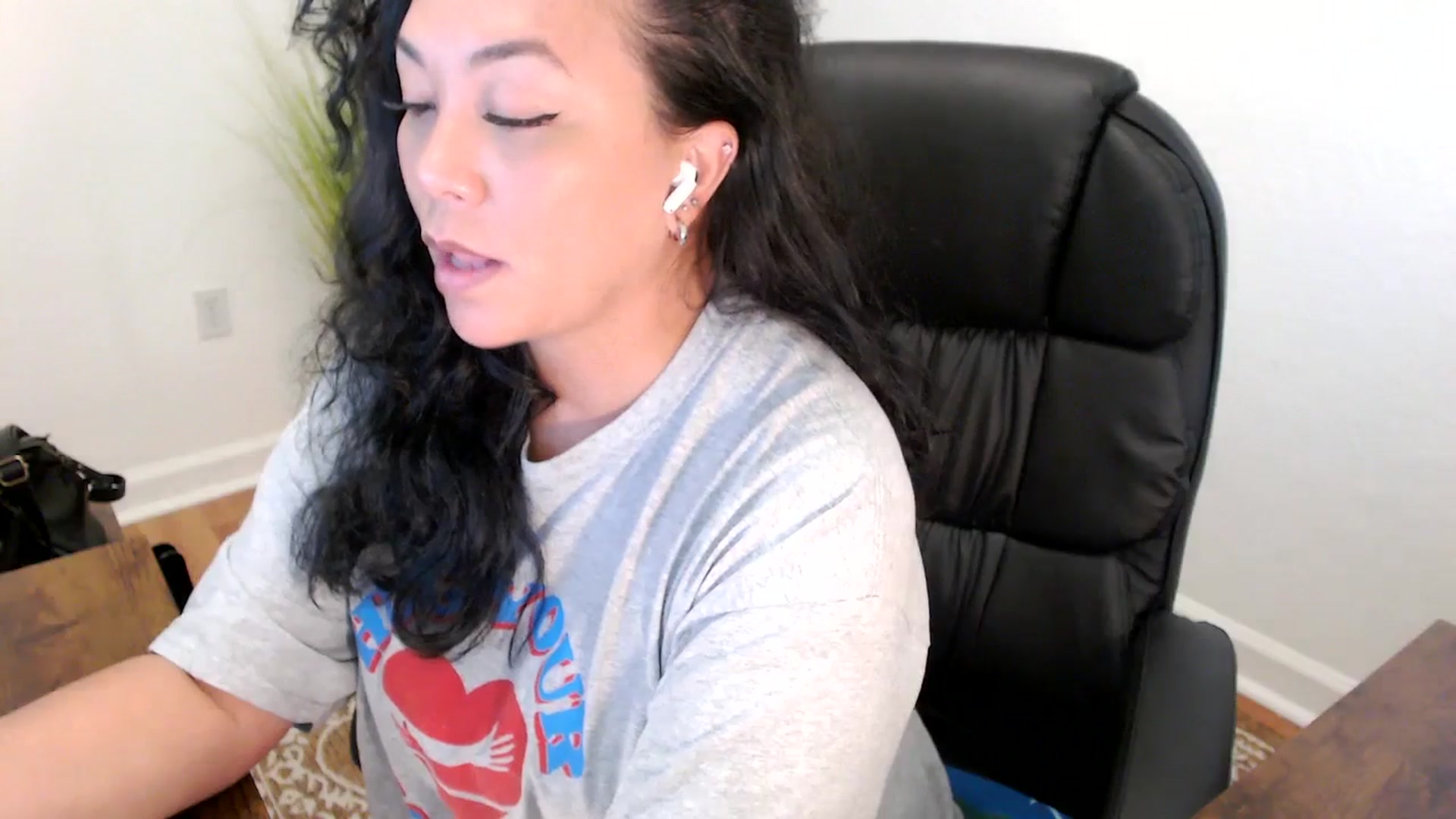 Gallery image thumbnail from MickaylaStar's myfreecams stream on, 05/27/2025, 17:25 image 12 of 20