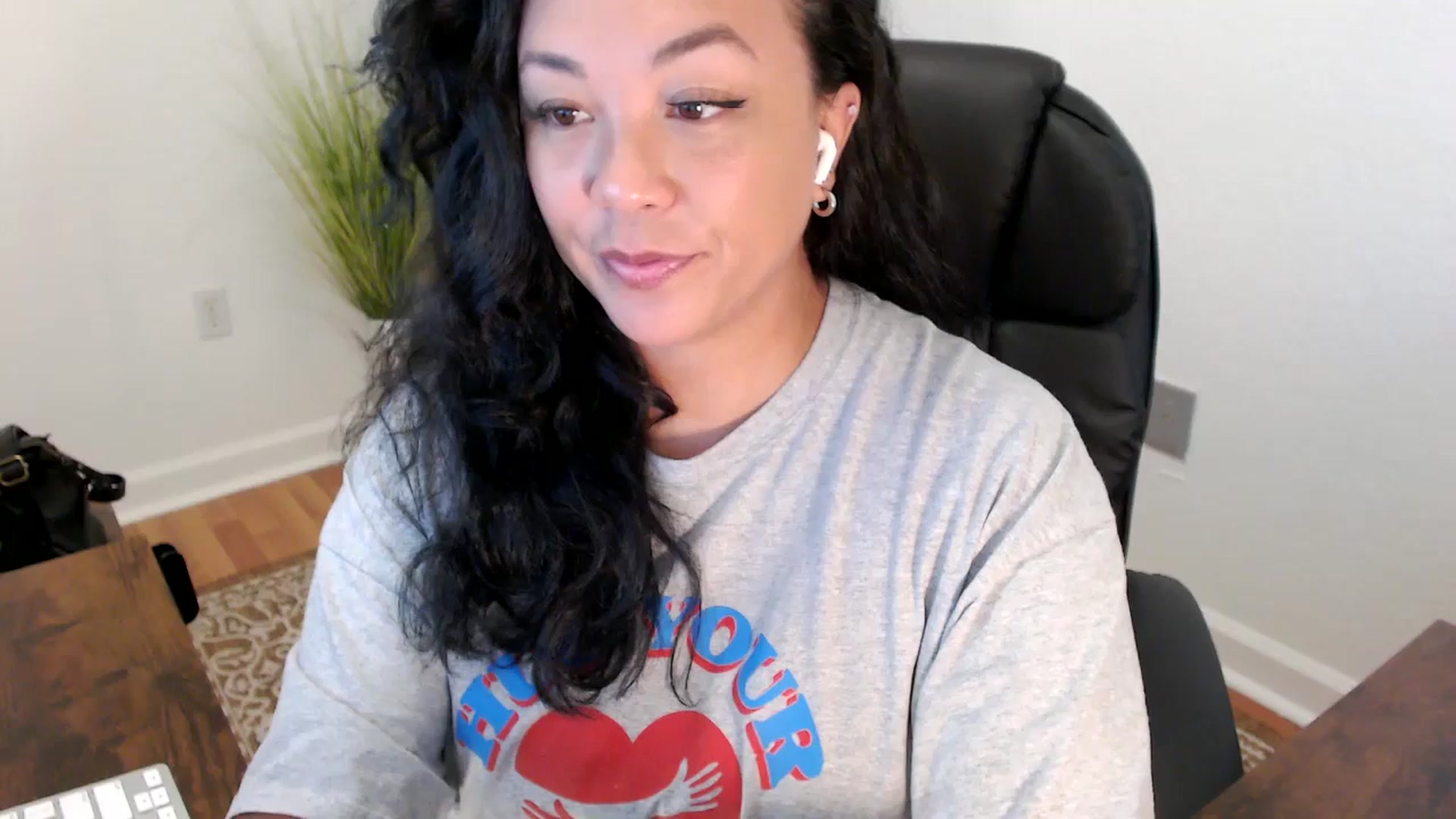 Gallery image thumbnail from MickaylaStar's myfreecams stream on, 05/27/2025, 17:25 image 4 of 20