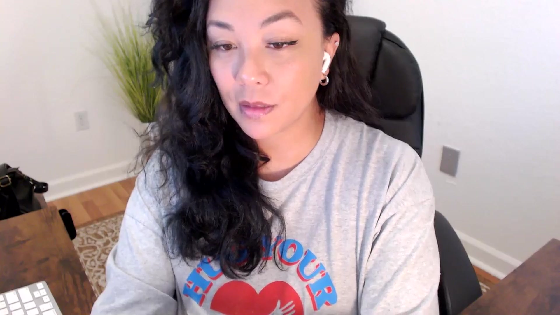 Gallery image thumbnail from MickaylaStar's myfreecams stream on, 05/27/2025, 17:25 image 16 of 20