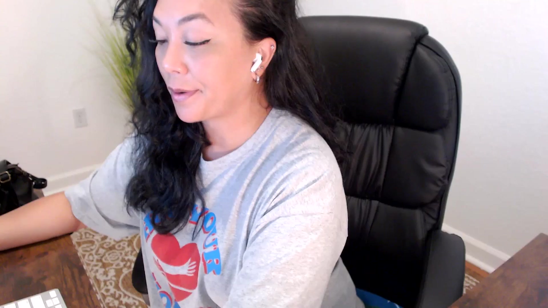 Gallery image thumbnail from MickaylaStar's myfreecams stream on, 05/27/2025, 17:25 image 8 of 20