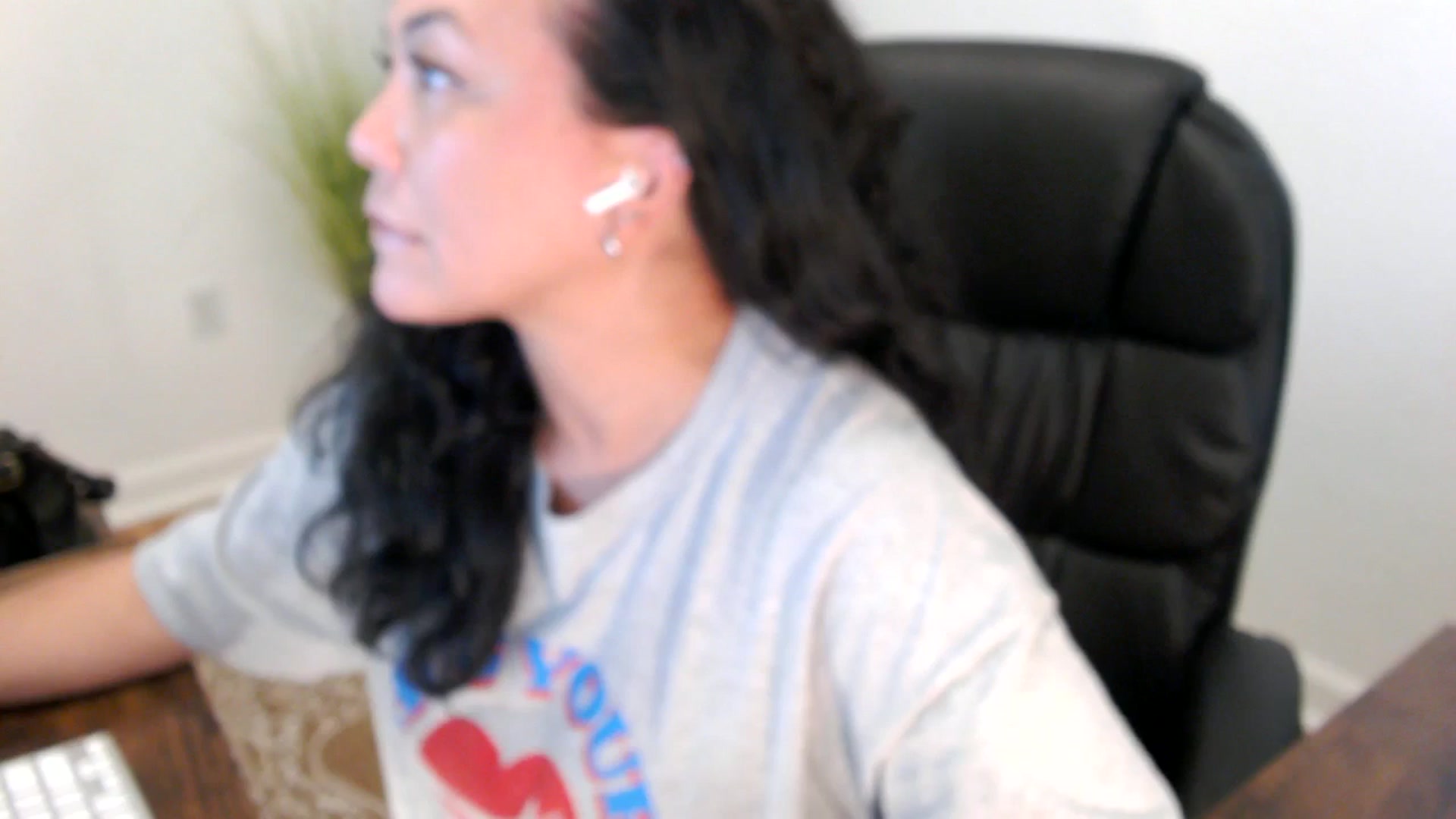 Gallery image thumbnail from MickaylaStar's myfreecams stream on, 05/27/2025, 18:22 image 1 of 20