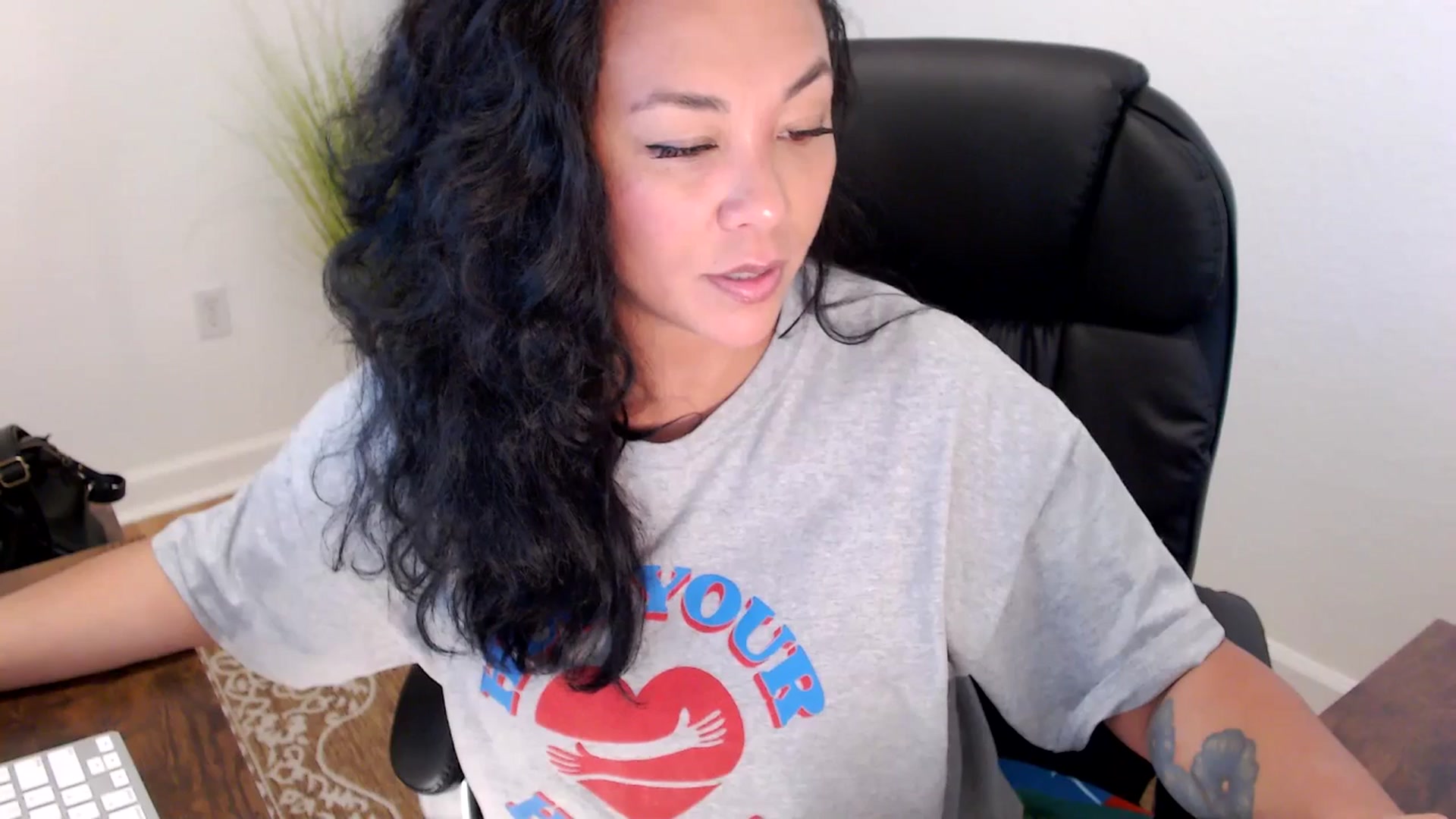 Gallery image thumbnail from MickaylaStar's myfreecams stream on, 05/27/2025, 18:22 image 12 of 20