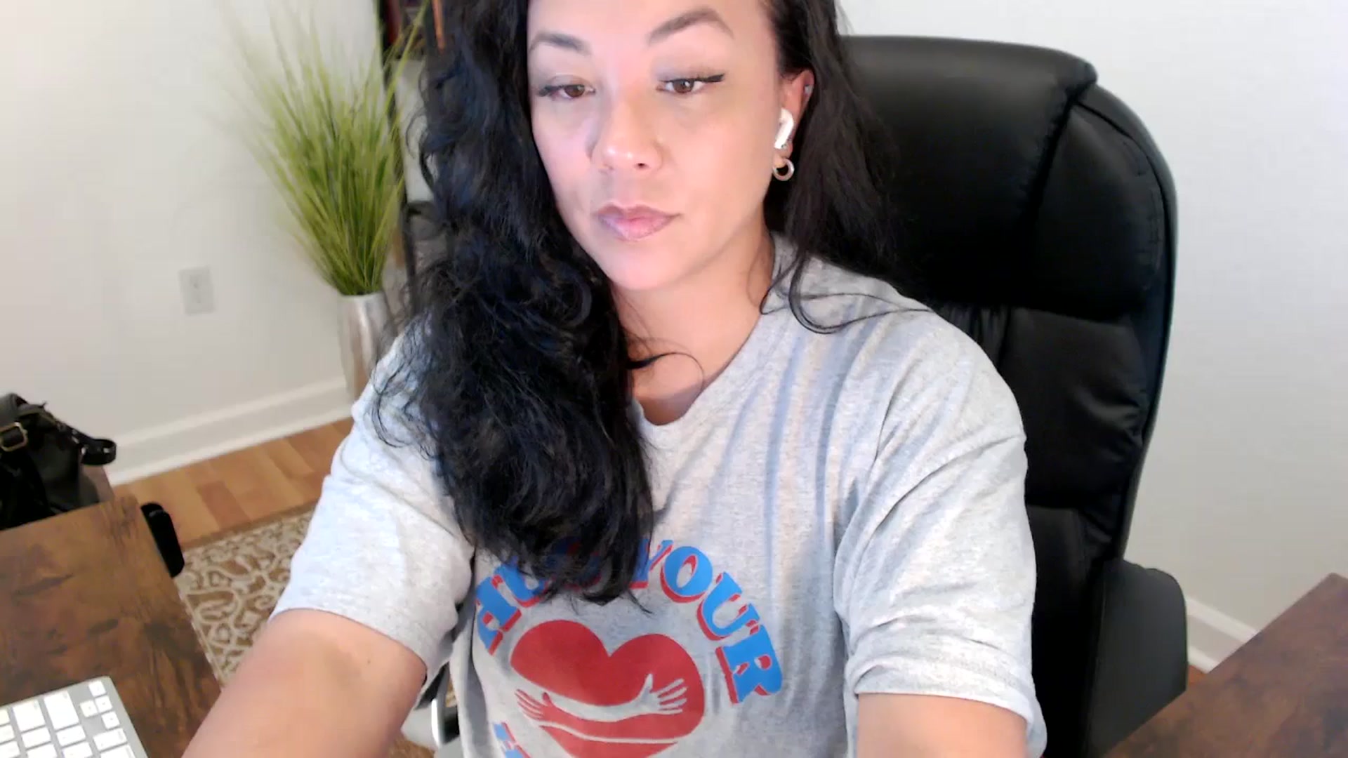 Gallery image thumbnail from MickaylaStar's myfreecams stream on, 05/27/2025, 18:22 image 13 of 20
