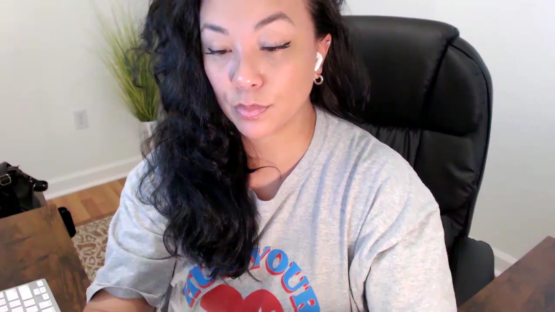 Gallery image thumbnail from MickaylaStar's myfreecams stream on, 05/27/2025, 18:22 image 7 of 20