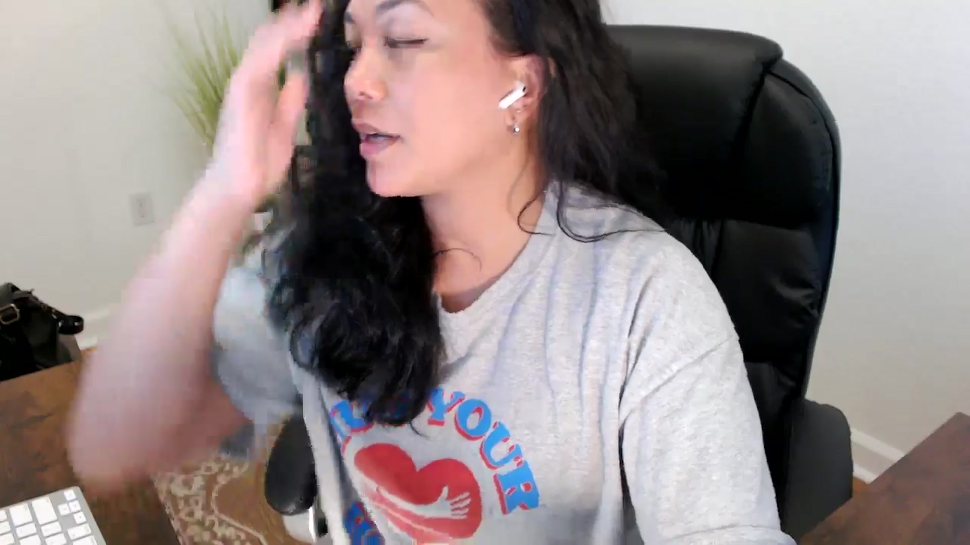 Gallery image thumbnail from MickaylaStar's myfreecams stream on, 05/27/2025, 18:22 image 11 of 20