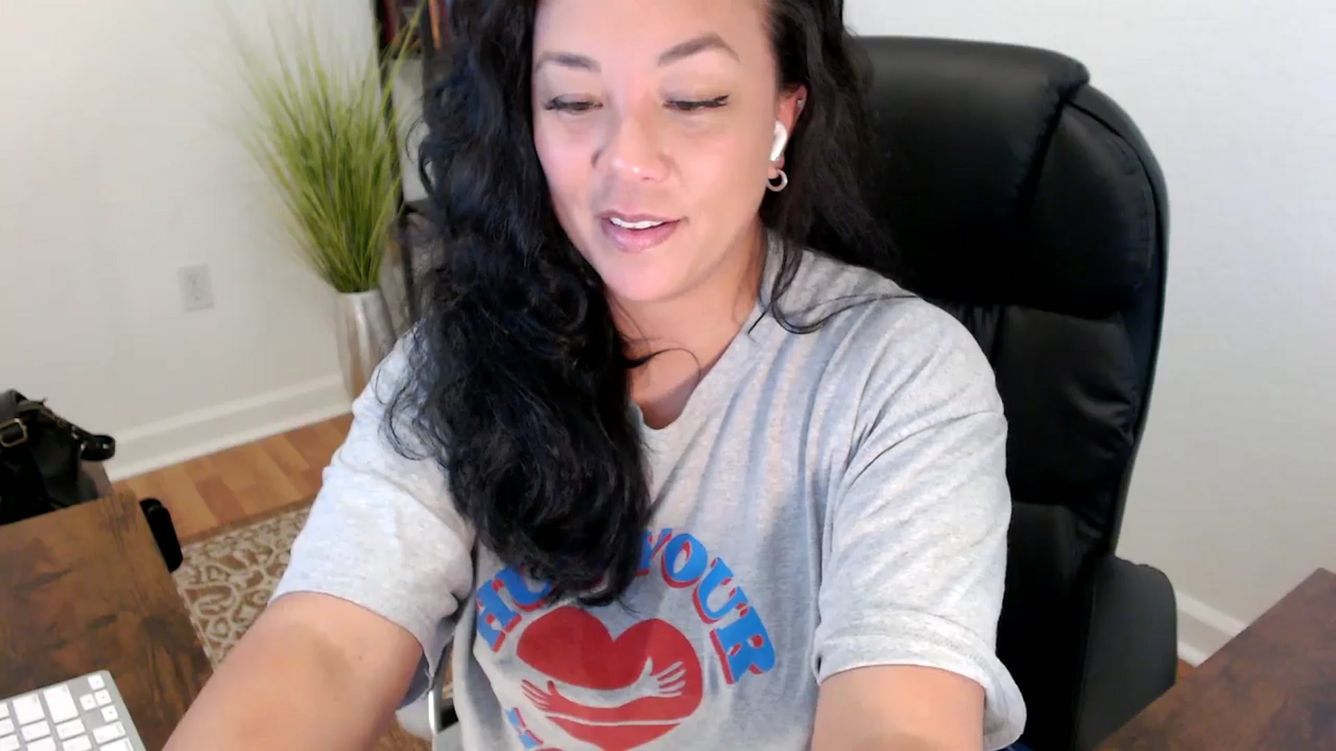 Gallery image thumbnail from MickaylaStar's myfreecams stream on, 05/27/2025, 18:22 image 15 of 20