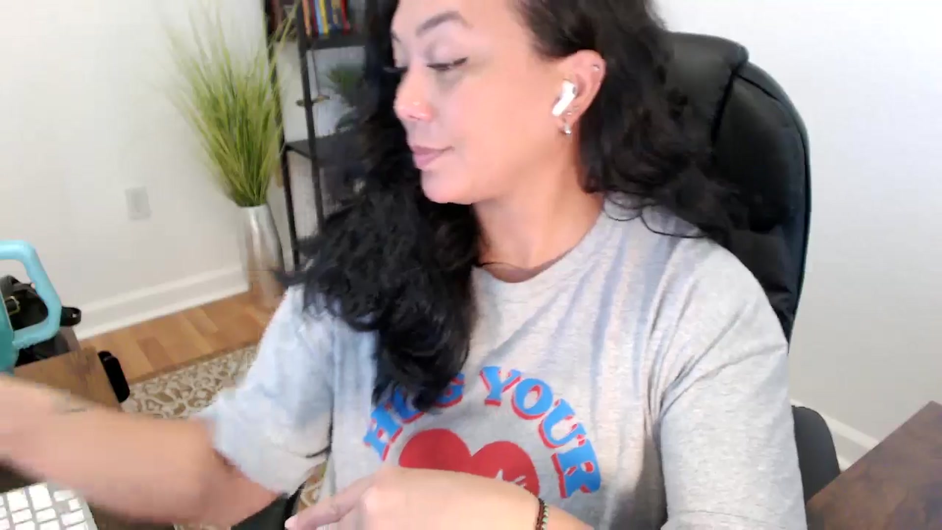 Gallery image thumbnail from MickaylaStar's myfreecams stream on, 05/27/2025, 19:22 image 8 of 20