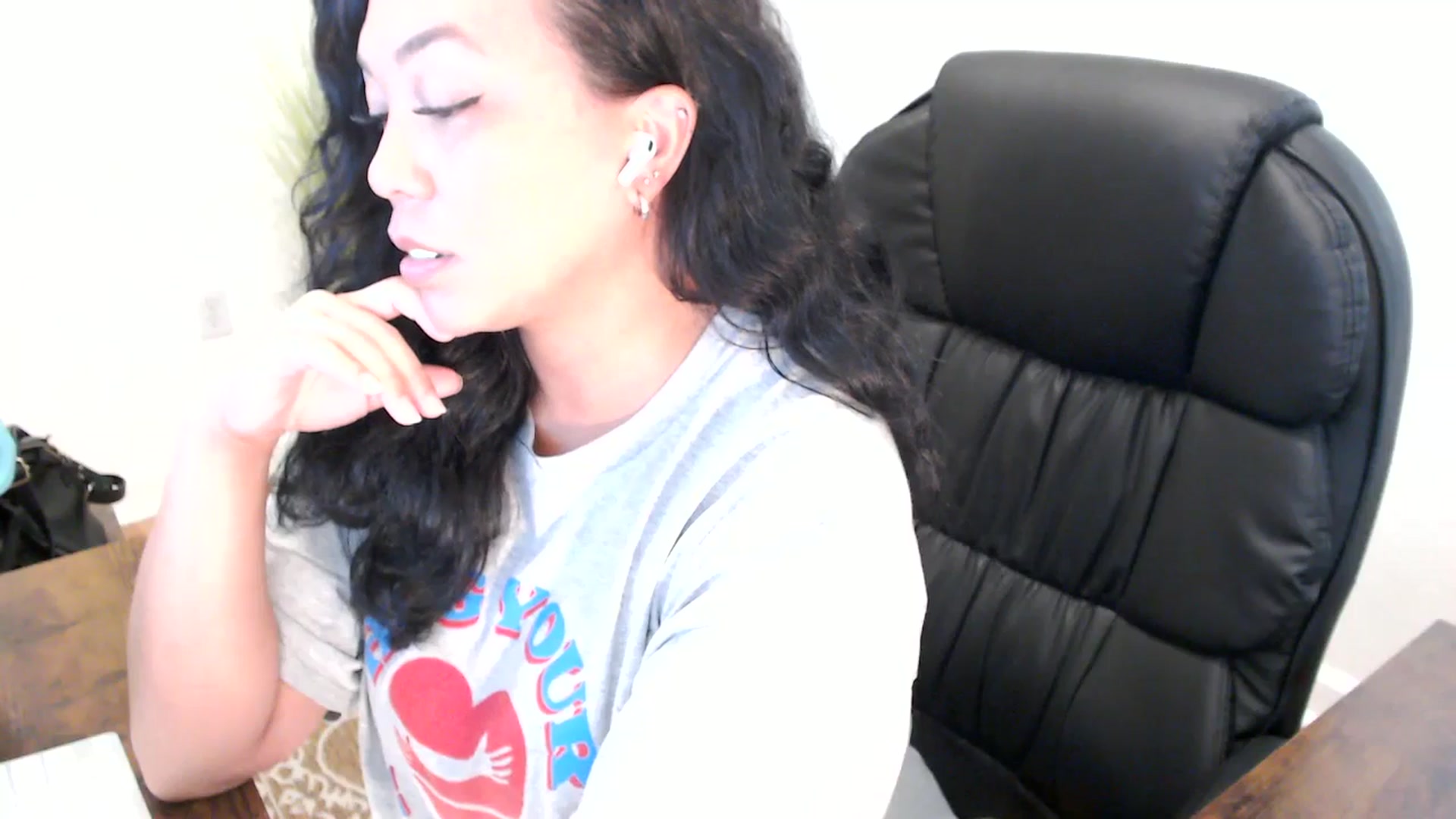 Gallery image thumbnail from MickaylaStar's myfreecams stream on, 05/27/2025, 19:22 image 4 of 20