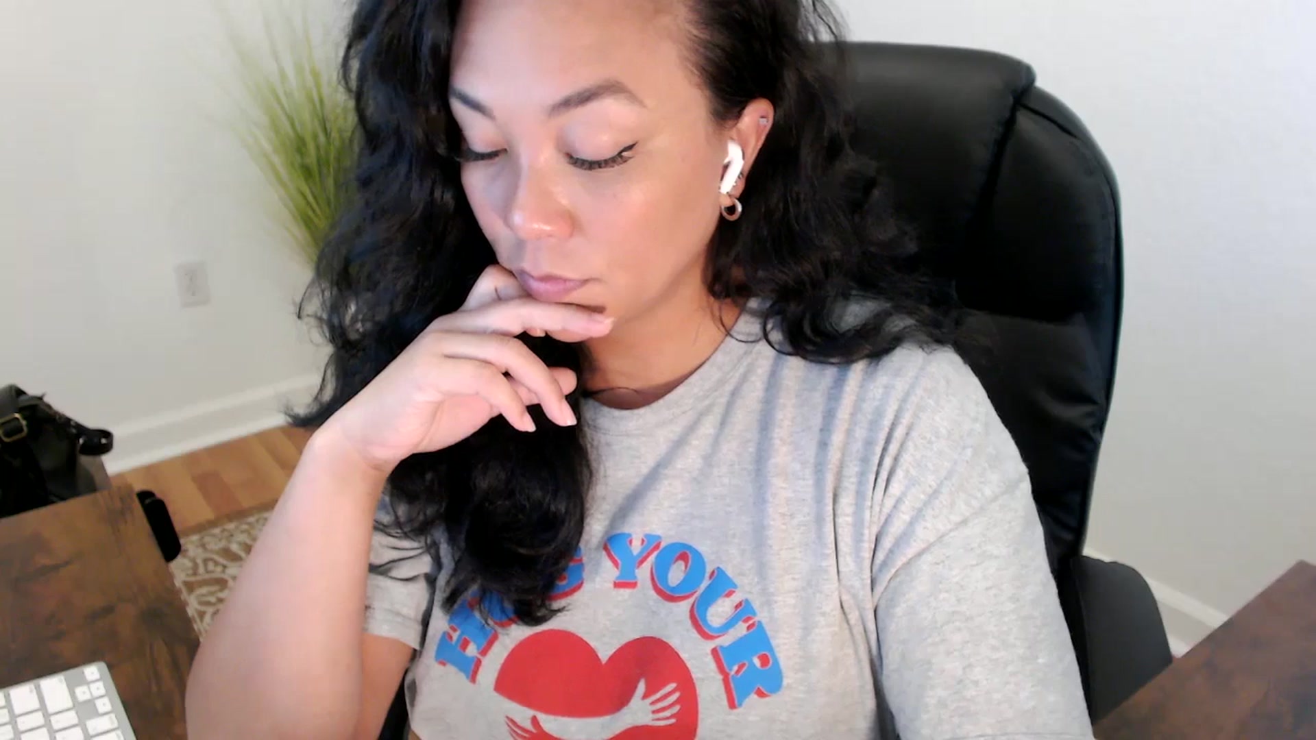 Gallery image thumbnail from MickaylaStar's myfreecams stream on, 05/27/2025, 19:22 image 11 of 20