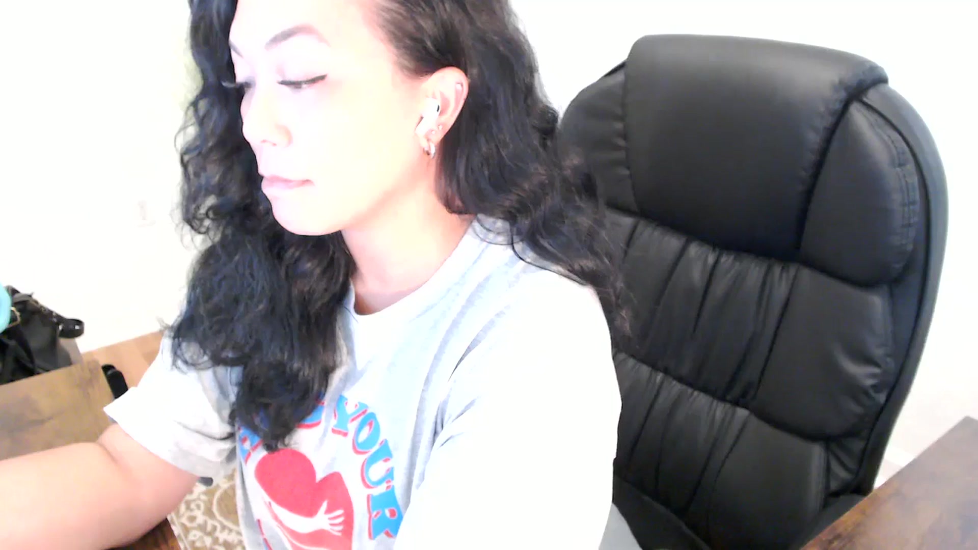 Gallery image thumbnail from MickaylaStar's myfreecams stream on, 05/27/2025, 19:22 image 5 of 20