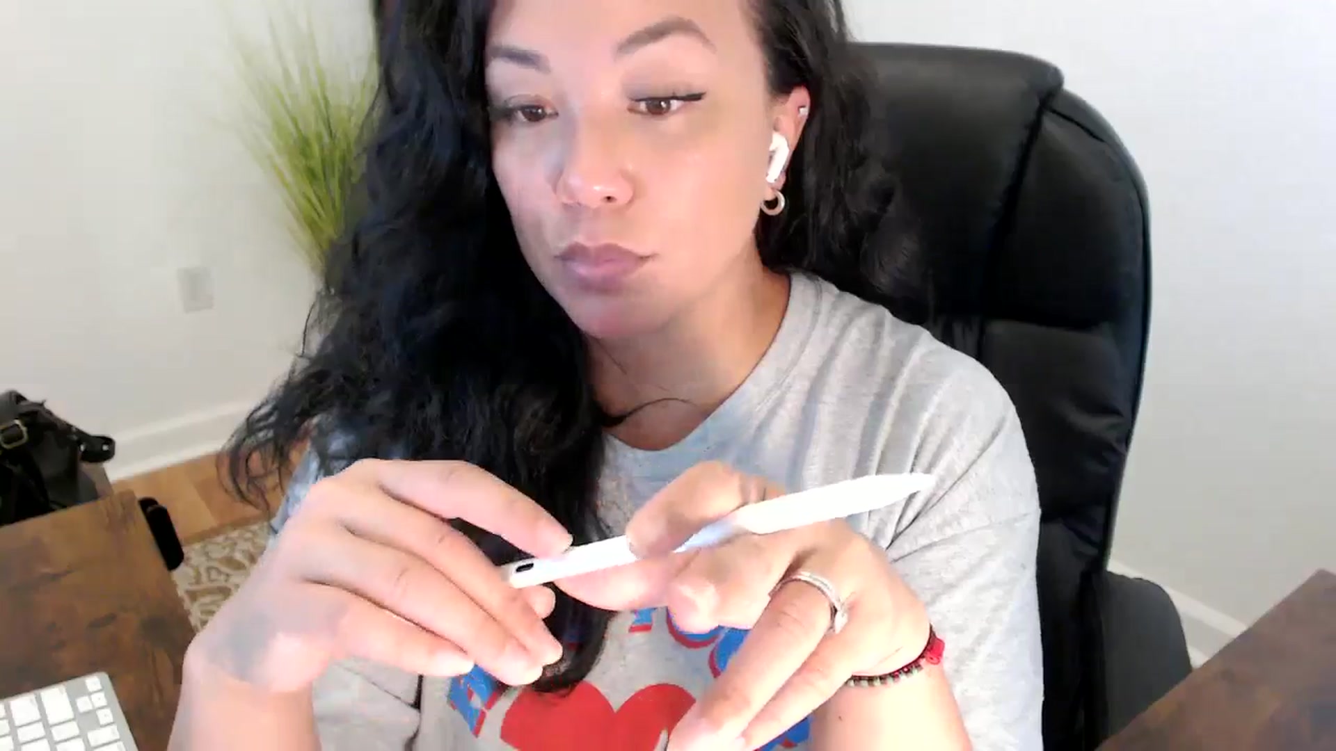 Gallery image thumbnail from MickaylaStar's myfreecams stream on, 05/27/2025, 19:22 image 14 of 20