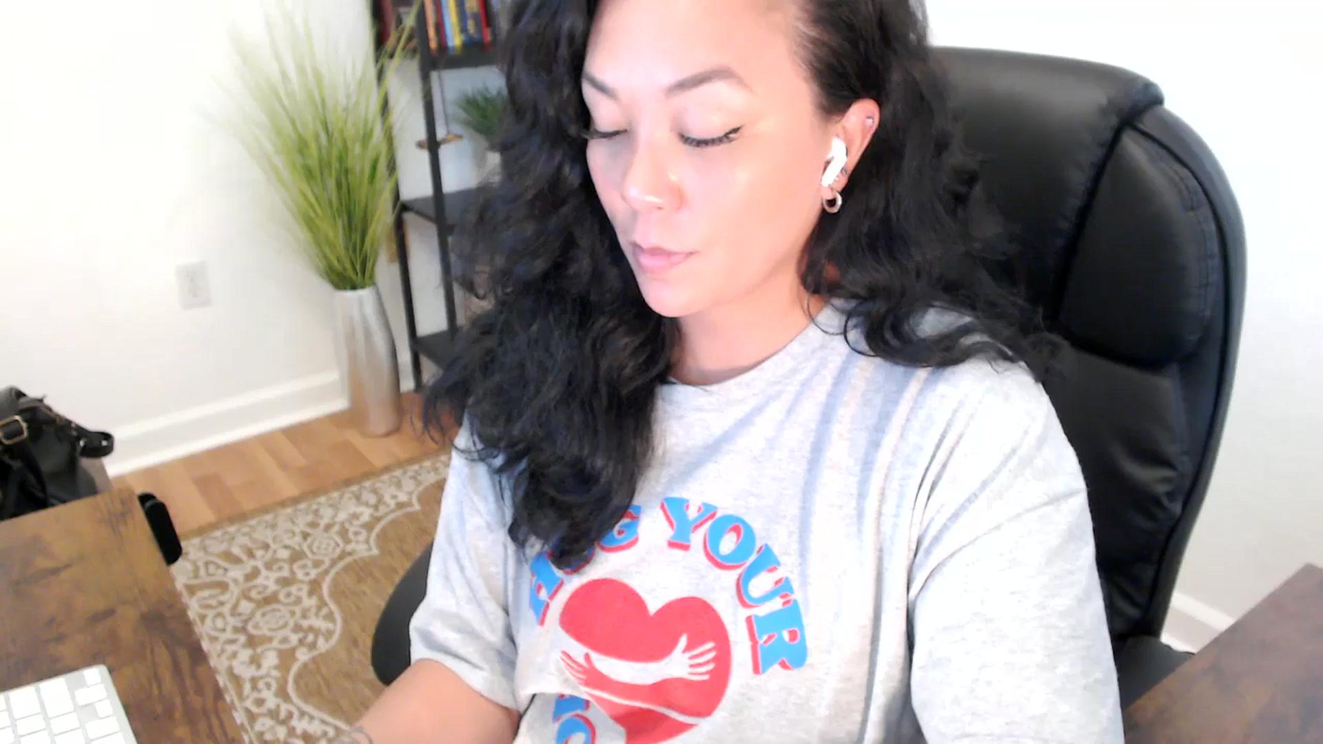 Gallery image thumbnail from MickaylaStar's myfreecams stream on, 05/27/2025, 19:22 image 10 of 20