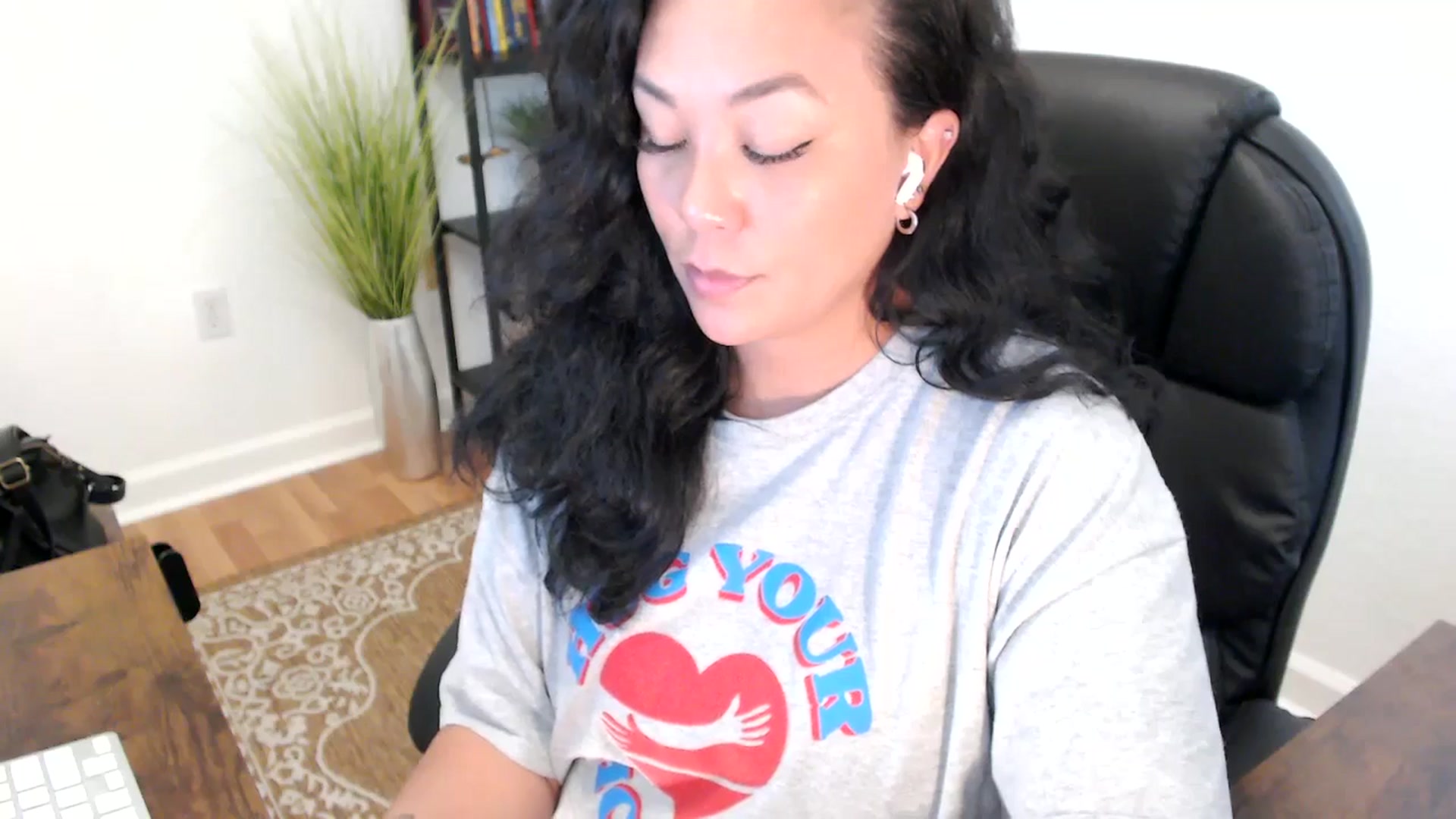 Gallery image thumbnail from MickaylaStar's myfreecams stream on, 05/27/2025, 19:22 image 9 of 20