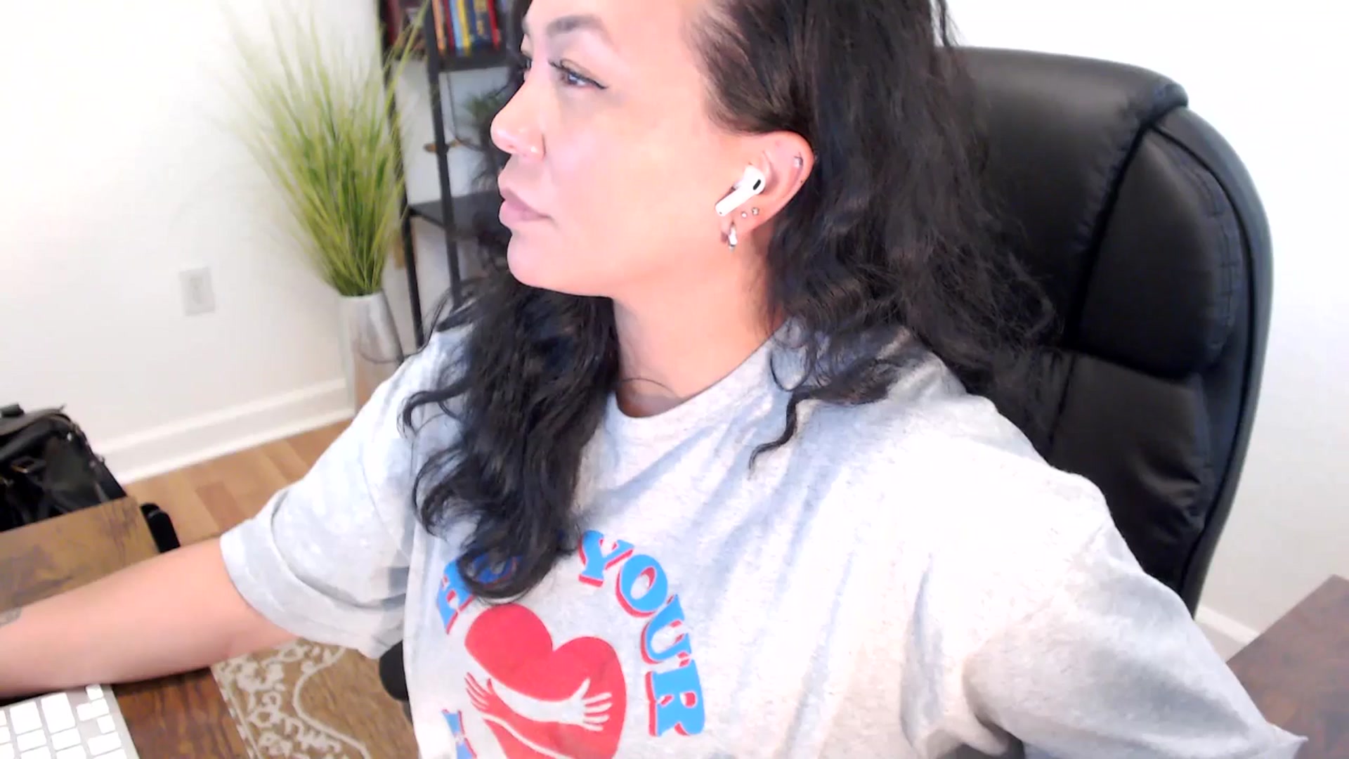 Gallery image thumbnail from MickaylaStar's myfreecams stream on, 05/27/2025, 19:22 image 20 of 20