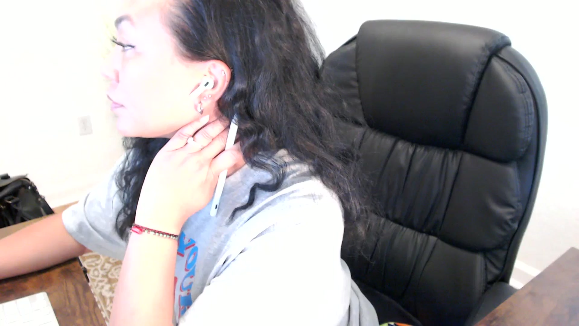 Gallery image thumbnail from MickaylaStar's myfreecams stream on, 05/27/2025, 19:22 image 19 of 20