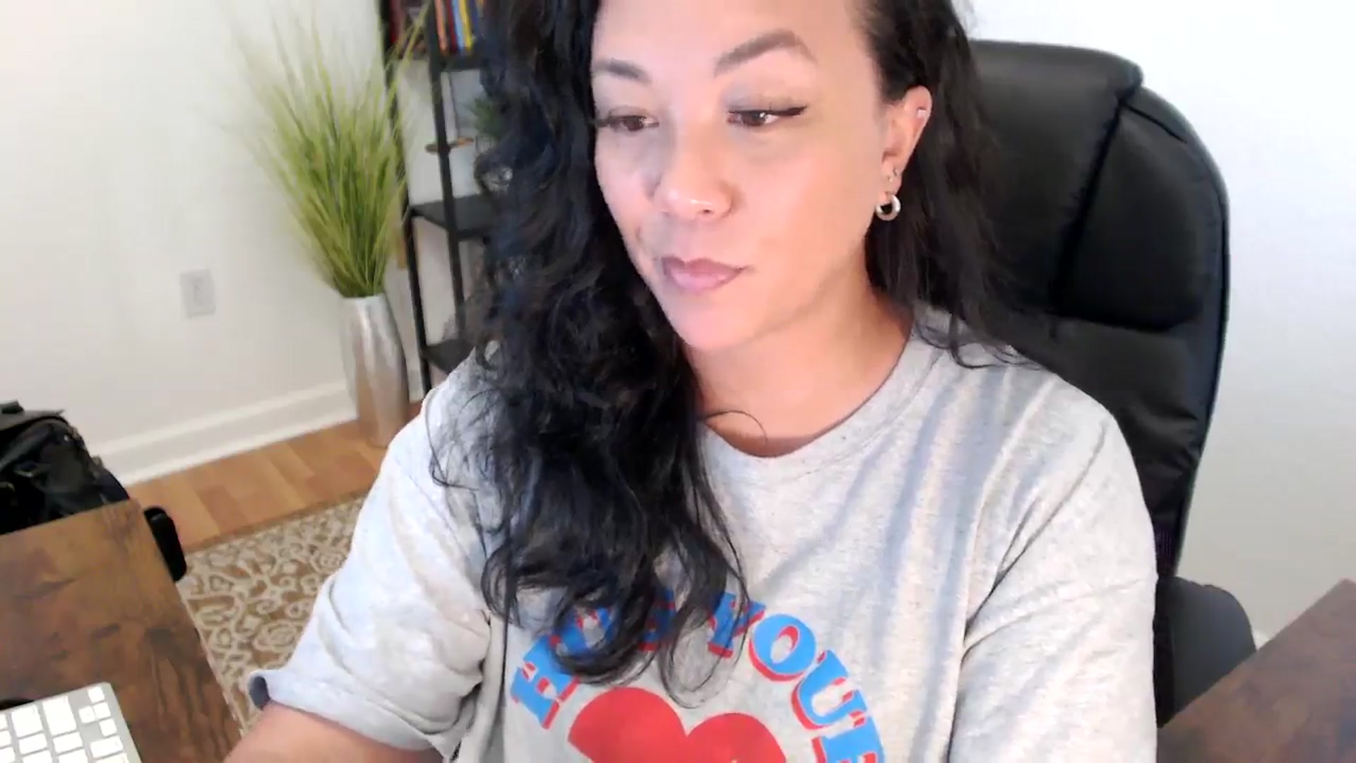 Gallery image thumbnail from MickaylaStar's myfreecams stream on, 05/27/2025, 20:37 image 4 of 20