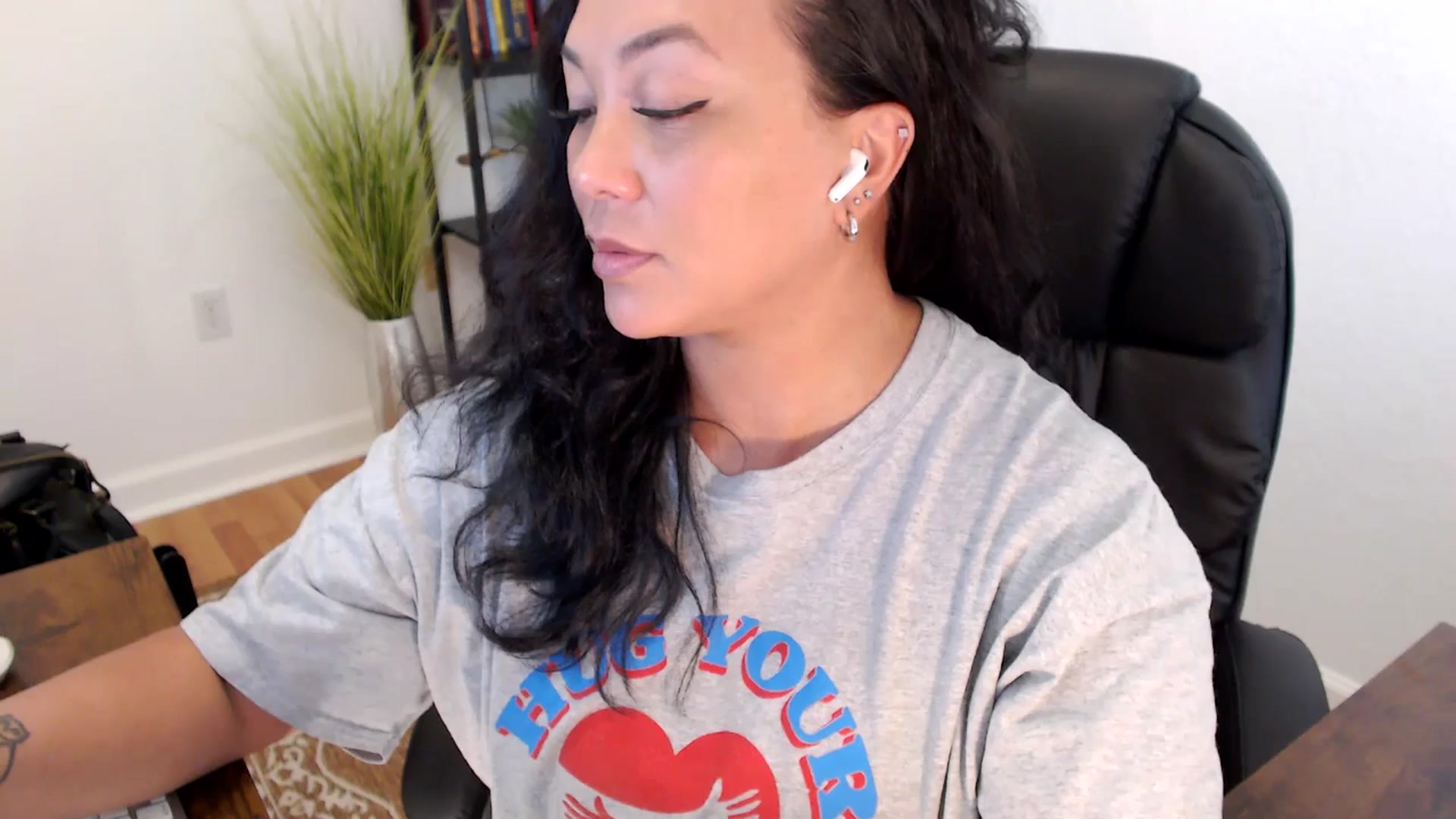 Gallery image thumbnail from MickaylaStar's myfreecams stream on, 05/27/2025, 20:37 image 18 of 20