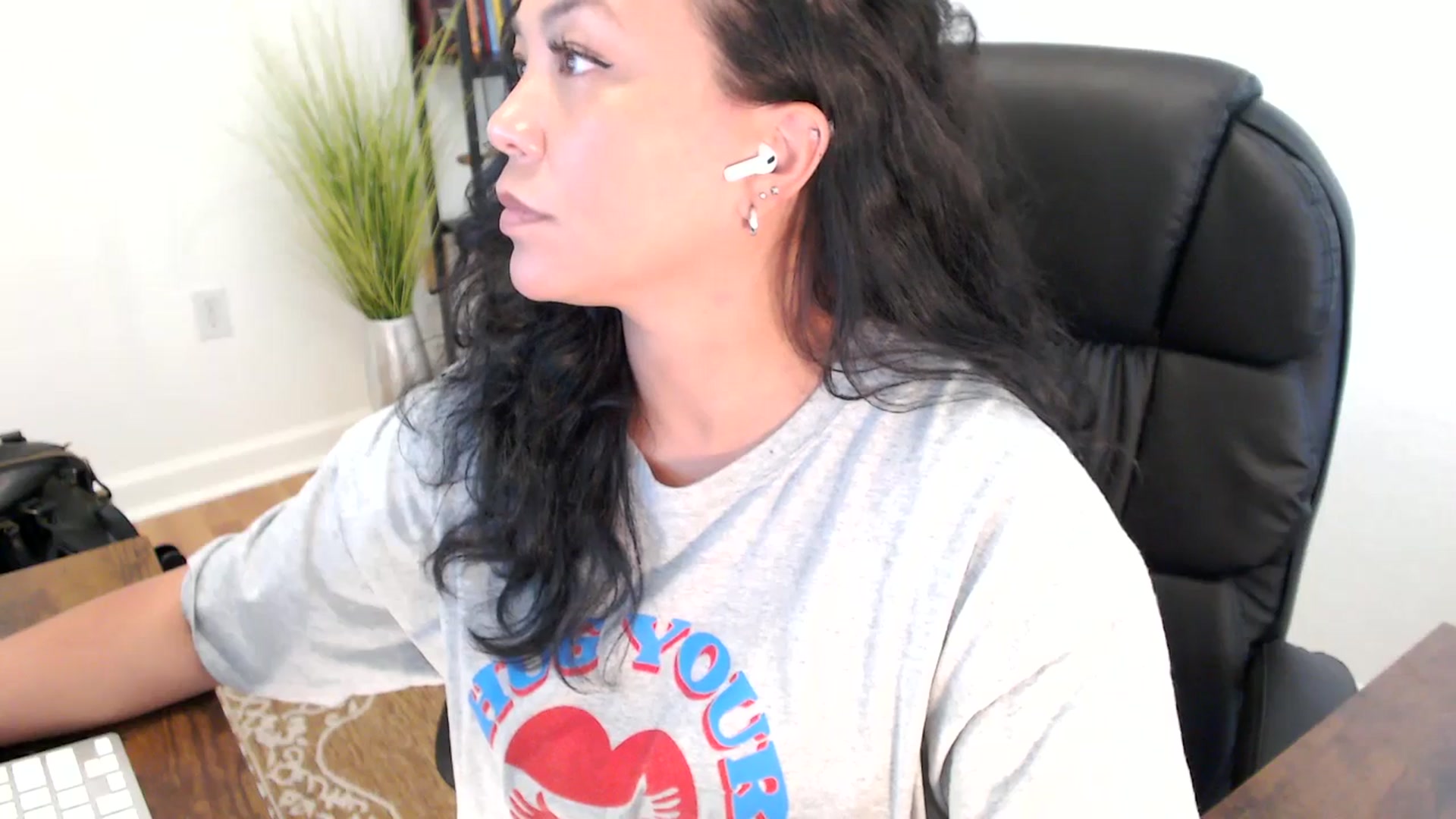 Gallery image thumbnail from MickaylaStar's myfreecams stream on, 05/27/2025, 20:37 image 6 of 20