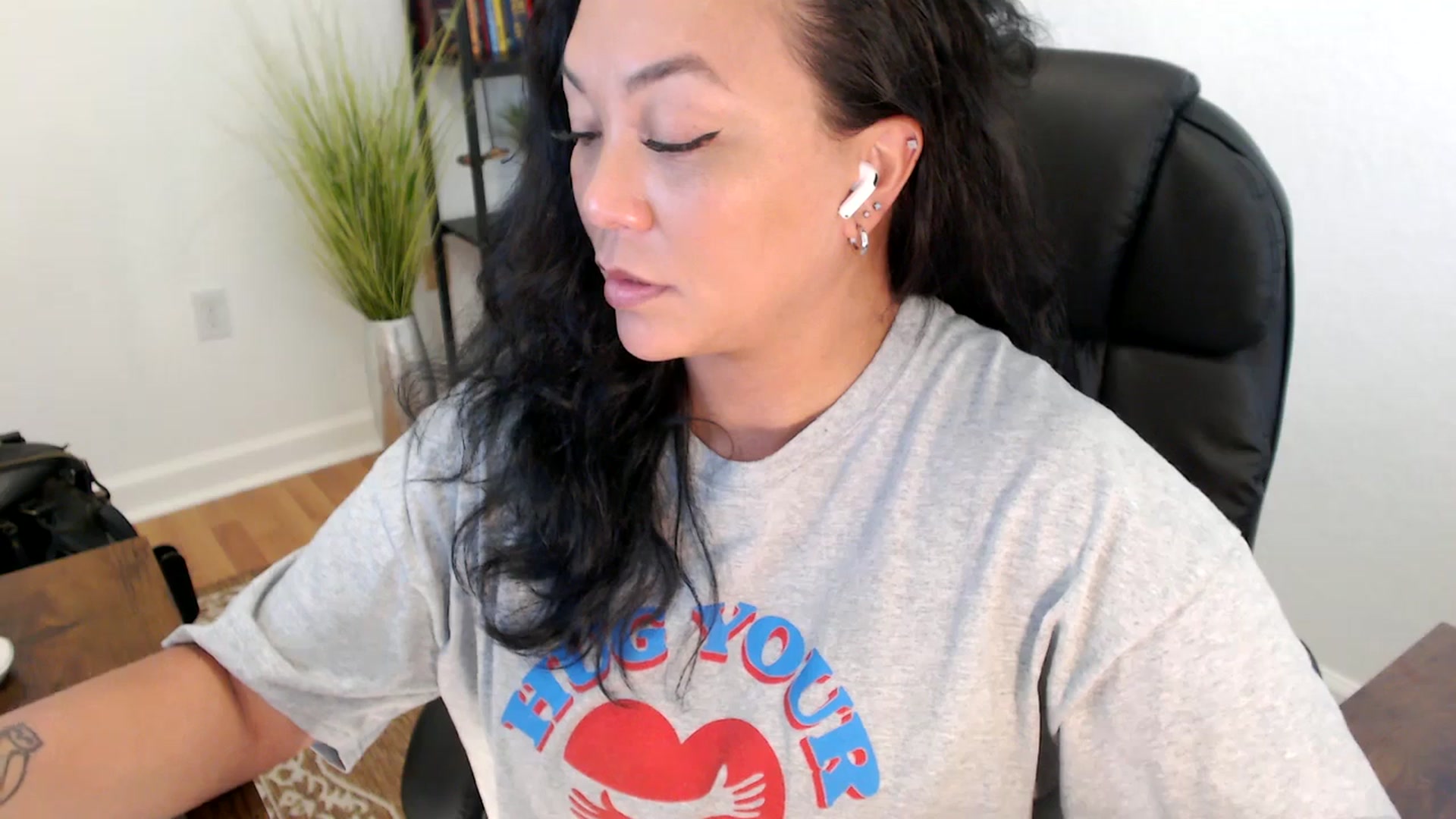 Gallery image thumbnail from MickaylaStar's myfreecams stream on, 05/27/2025, 20:37 image 19 of 20