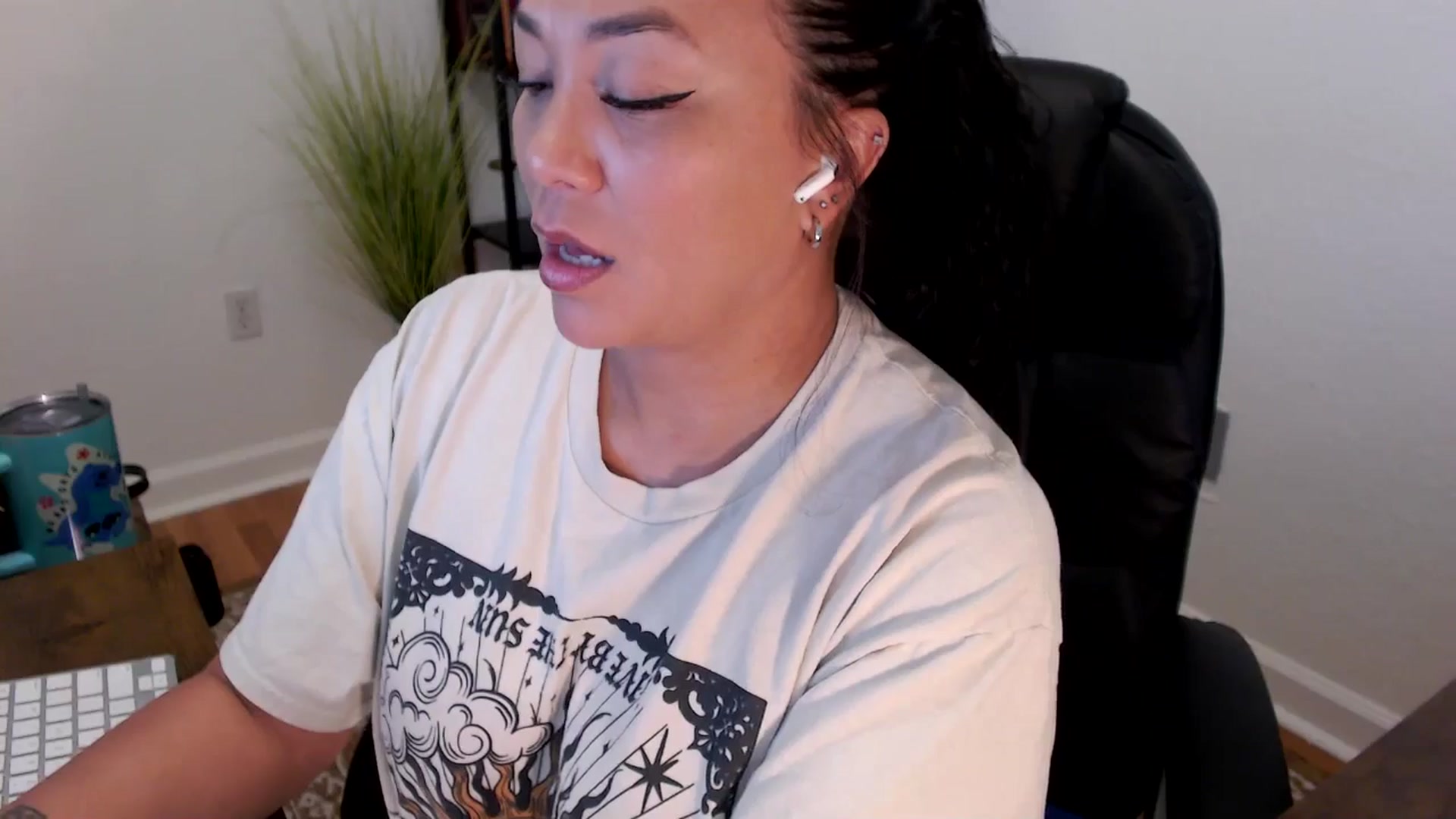 Gallery image thumbnail from MickaylaStar's myfreecams stream on, 05/28/2025, 15:09 image 3 of 20