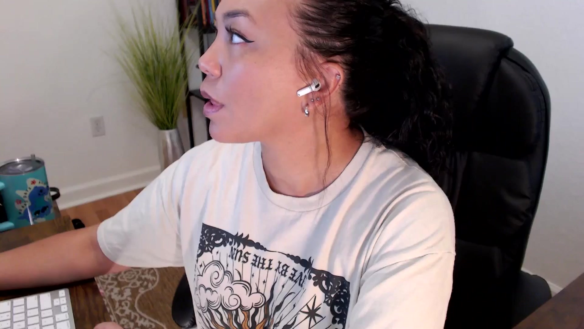 Gallery image thumbnail from MickaylaStar's myfreecams stream on, 05/28/2025, 15:09 image 15 of 20